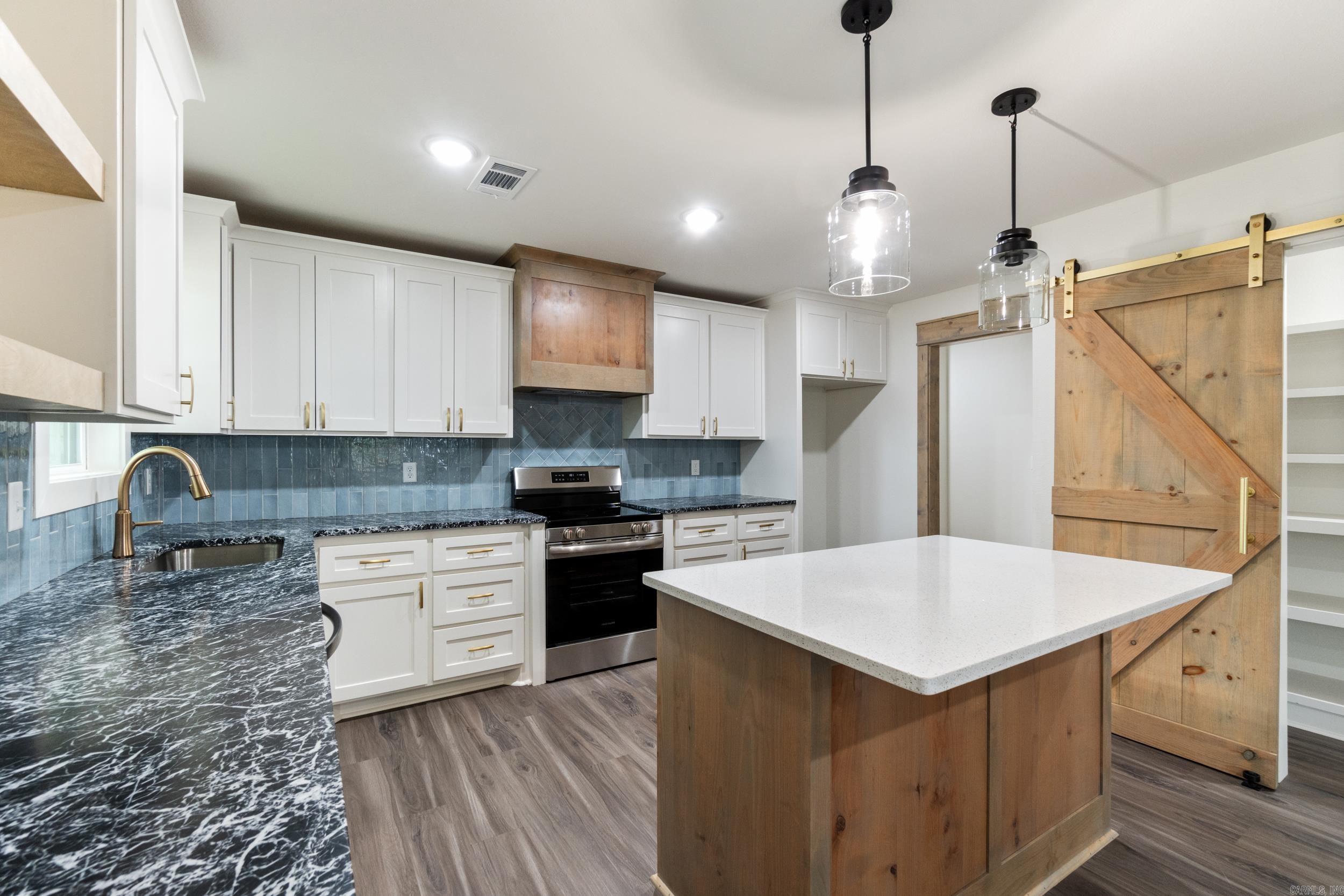 1717  Robins  Conway, AR