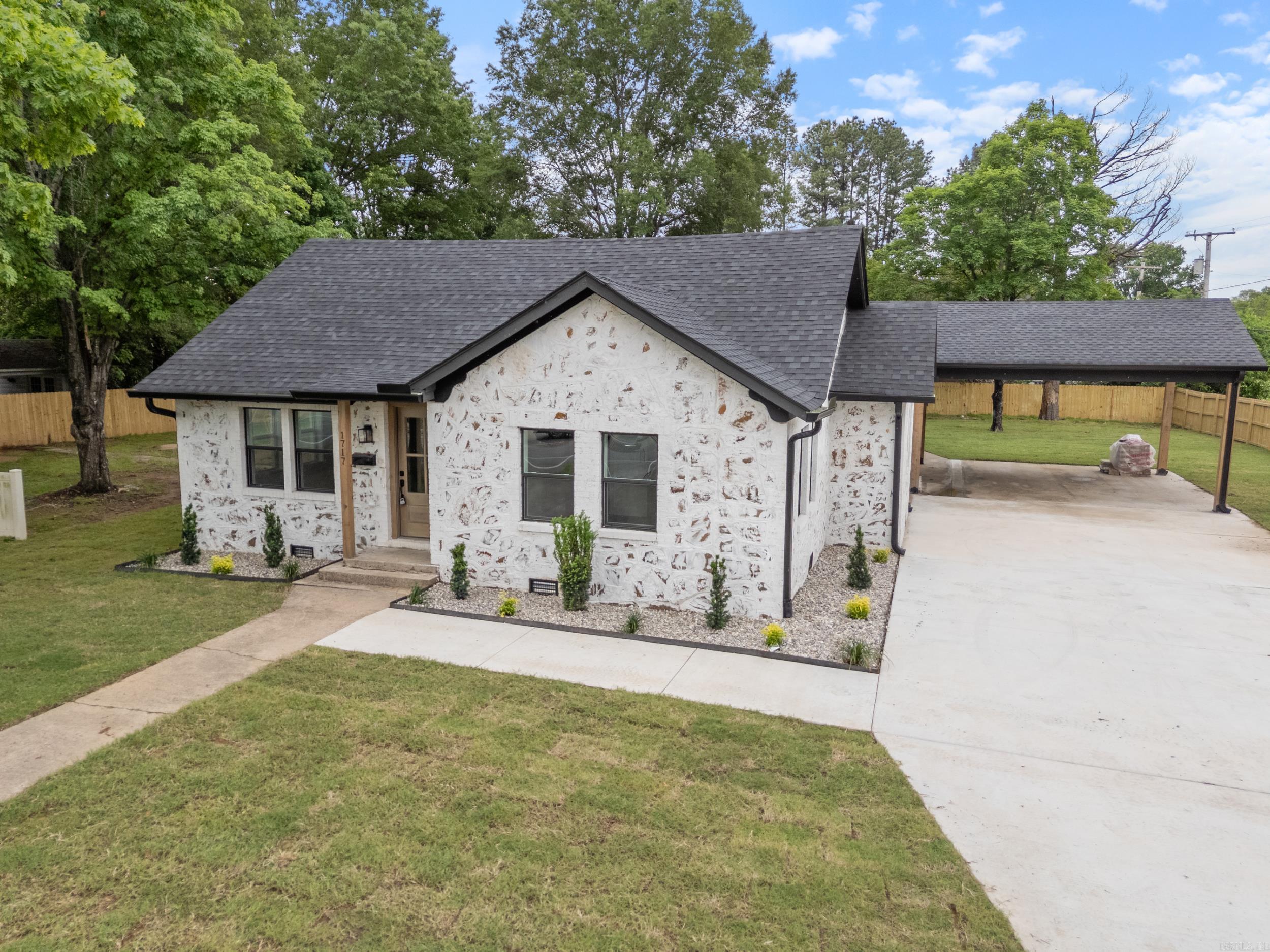 1717  Robins  Conway, AR