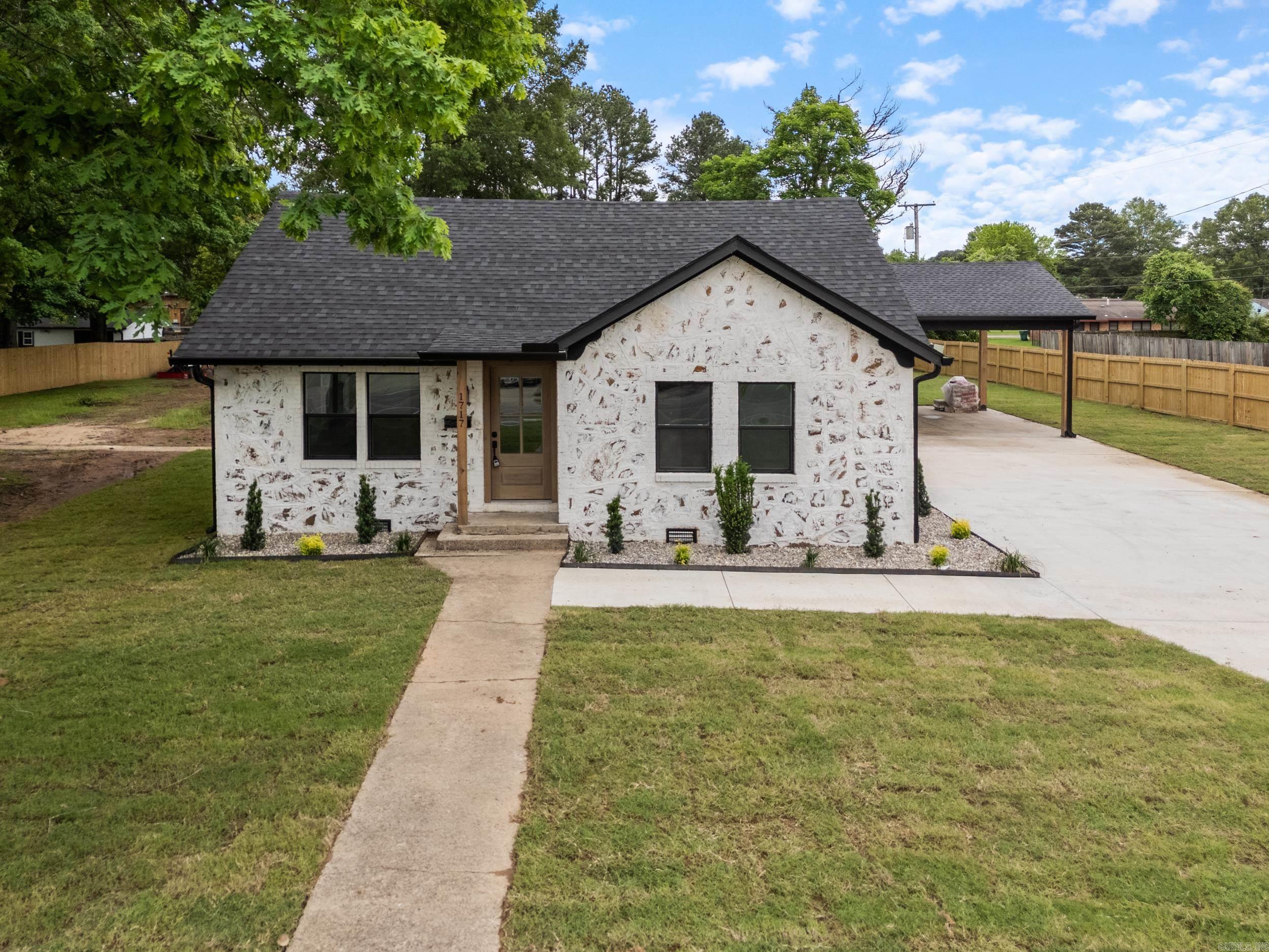 1717  Robins  Conway, AR