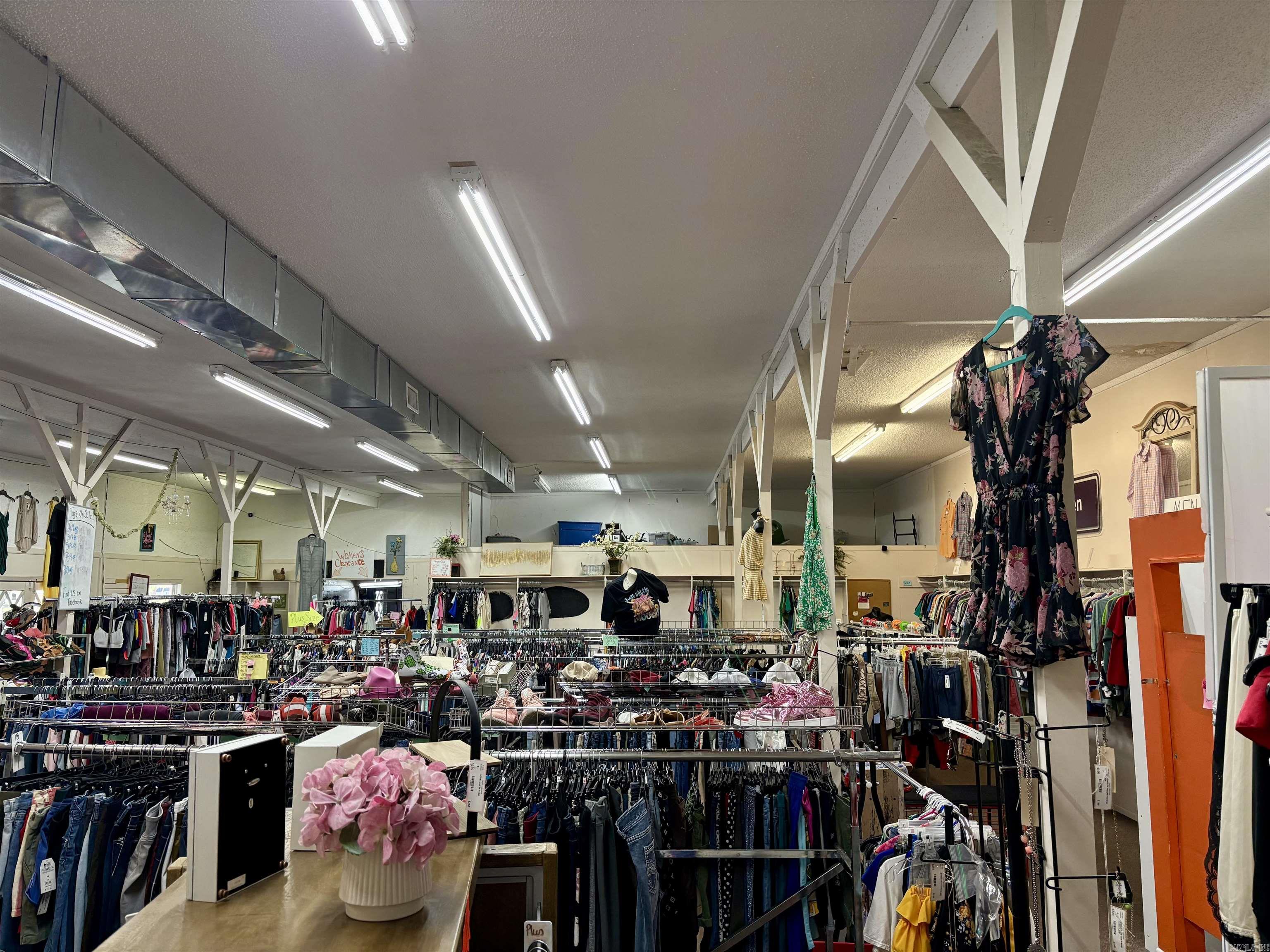 1898 E Market  Searcy, AR