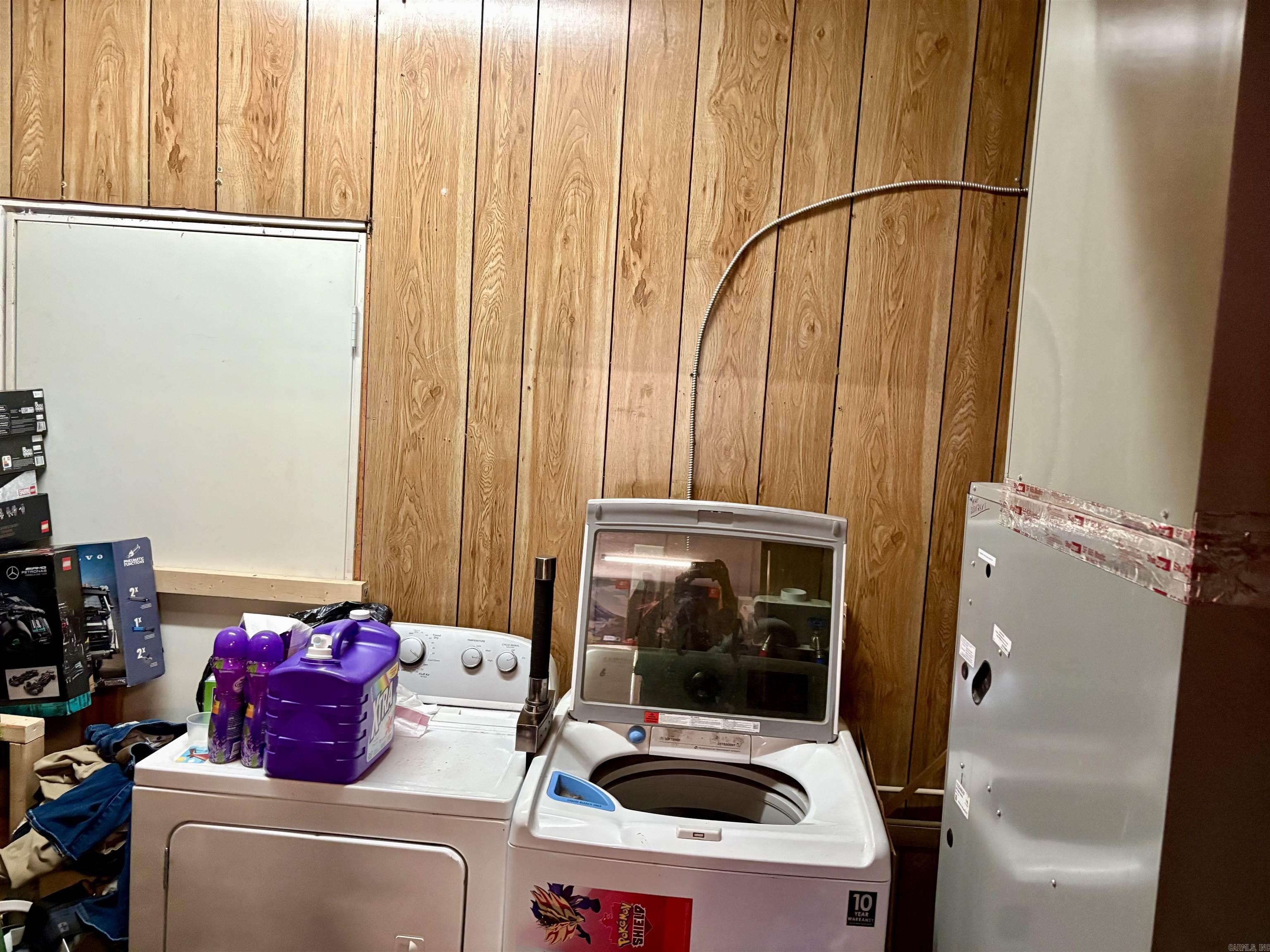 1898 E Market  Searcy, AR