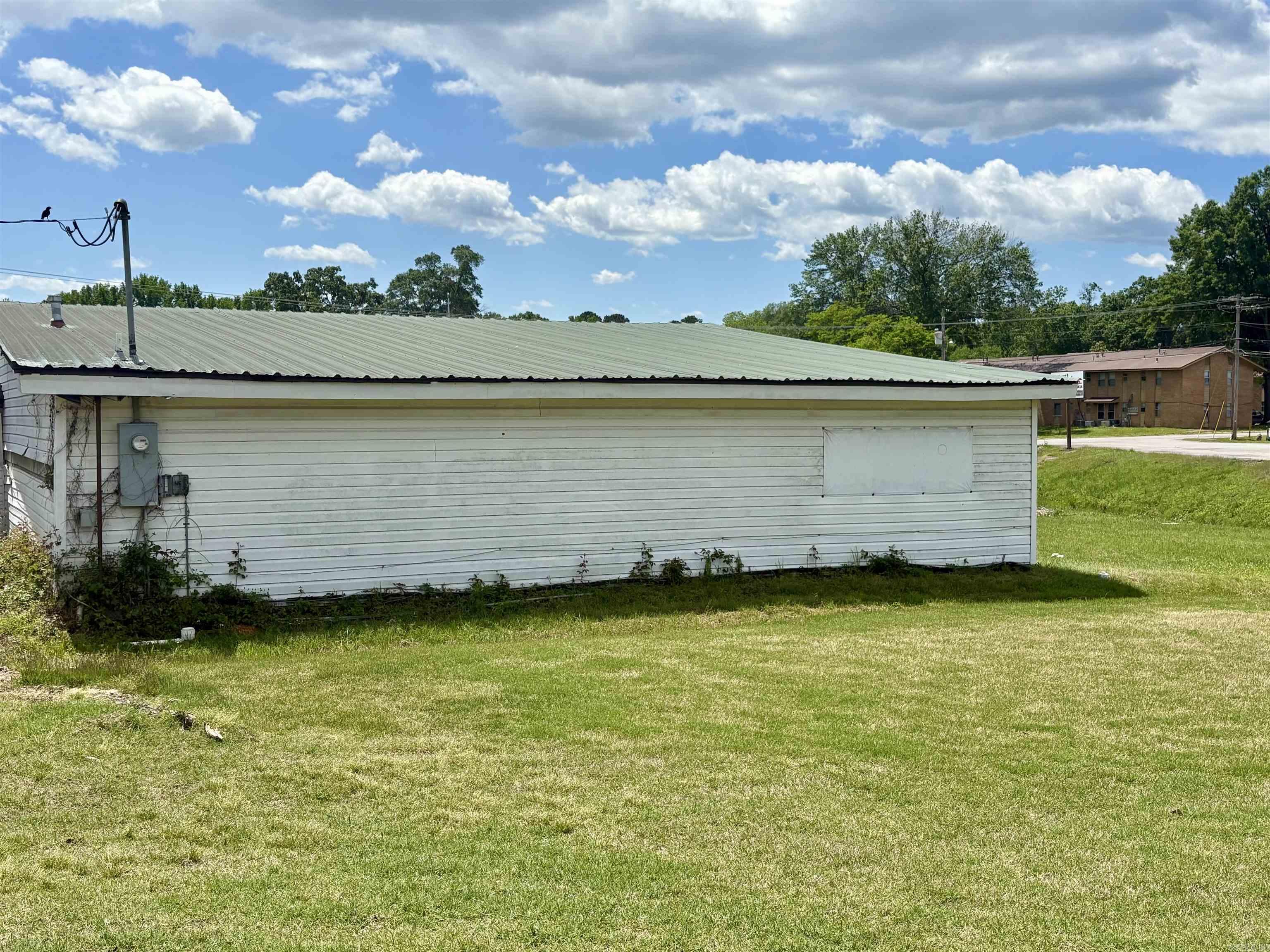 1898 E Market  Searcy, AR