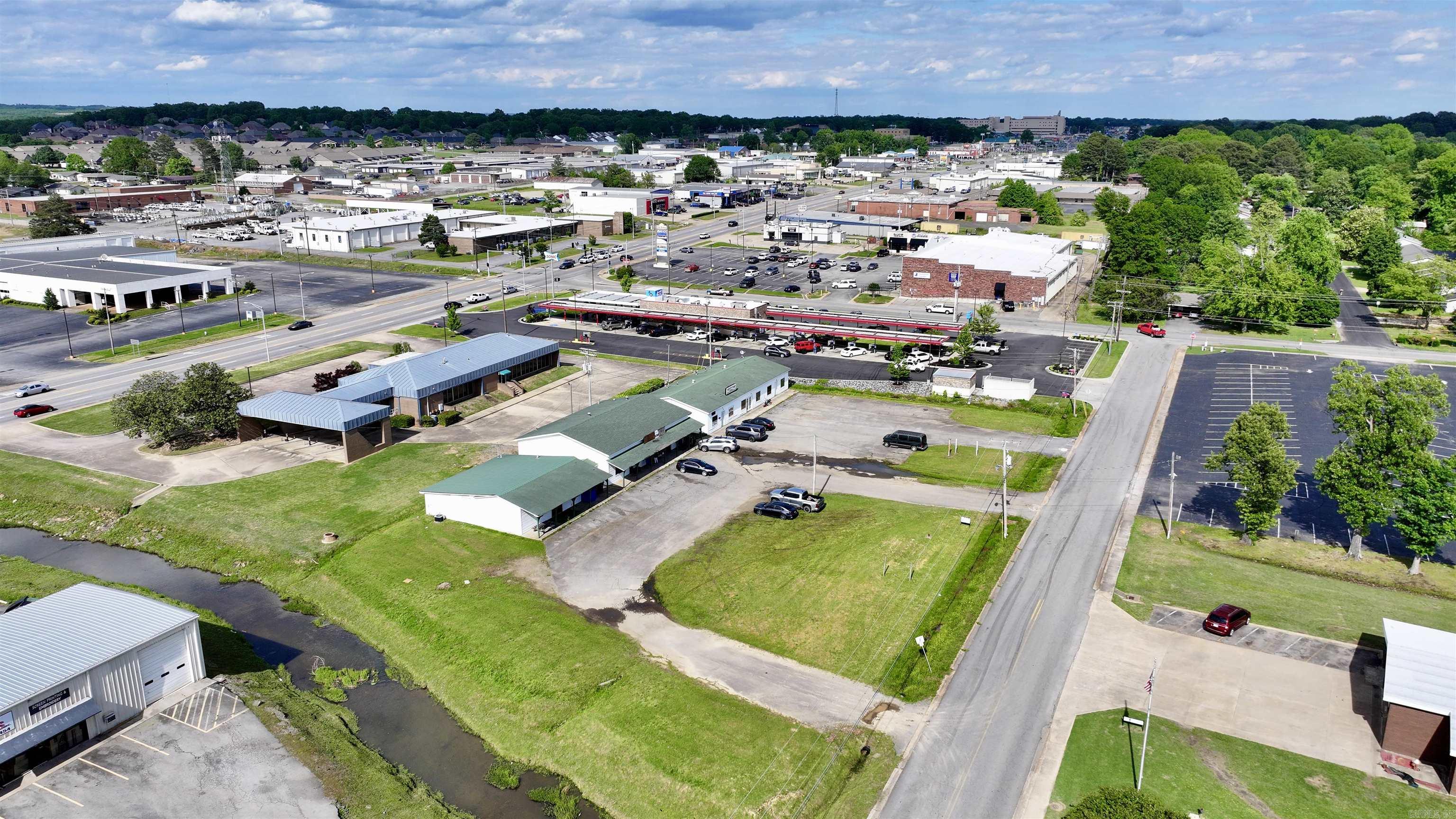 1898 E Market  Searcy, AR