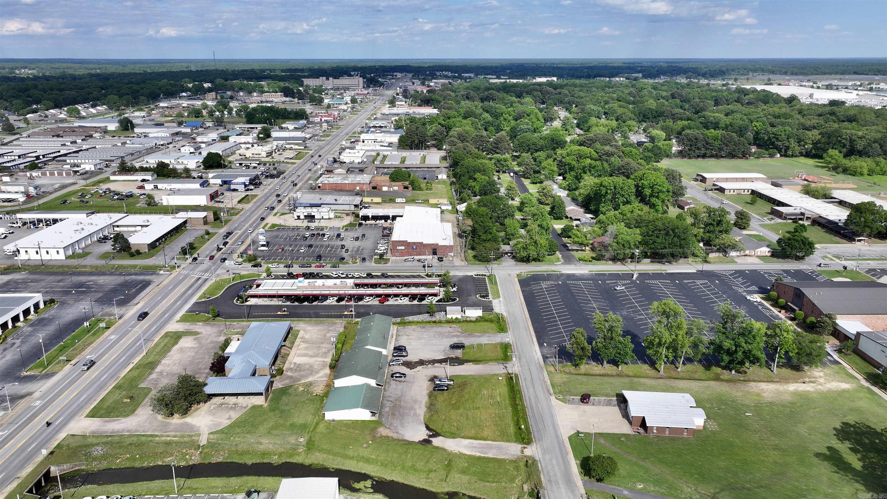 1898 E Market  Searcy, AR