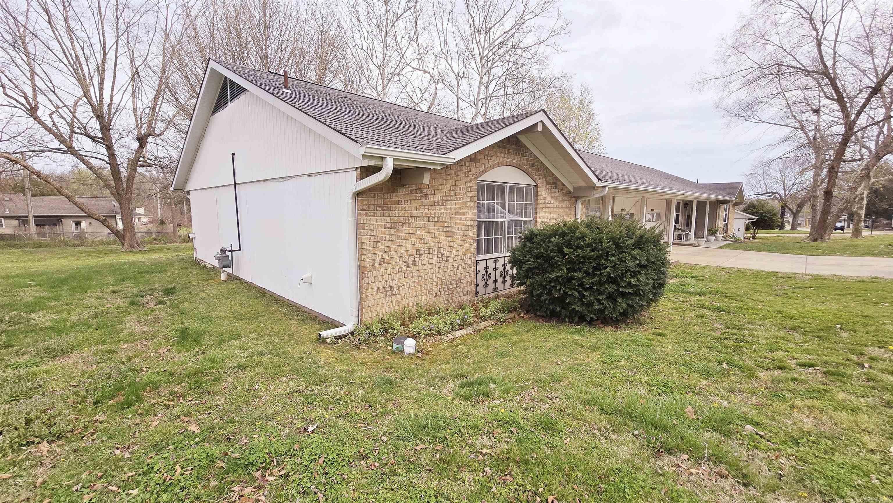 1125  meadowbrook  Mountain Home, AR