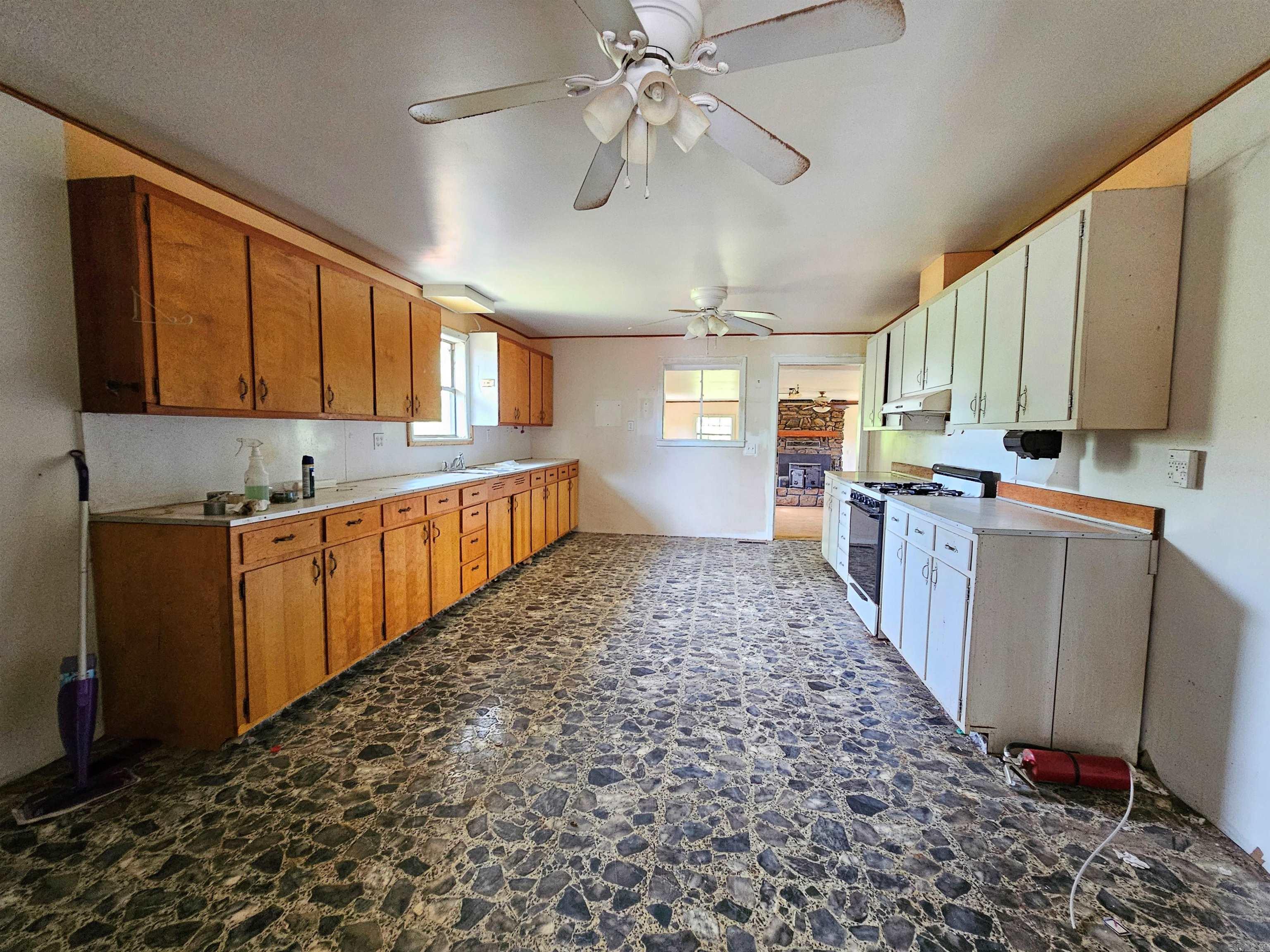 125  Crowell Mountain  Clinton, AR
