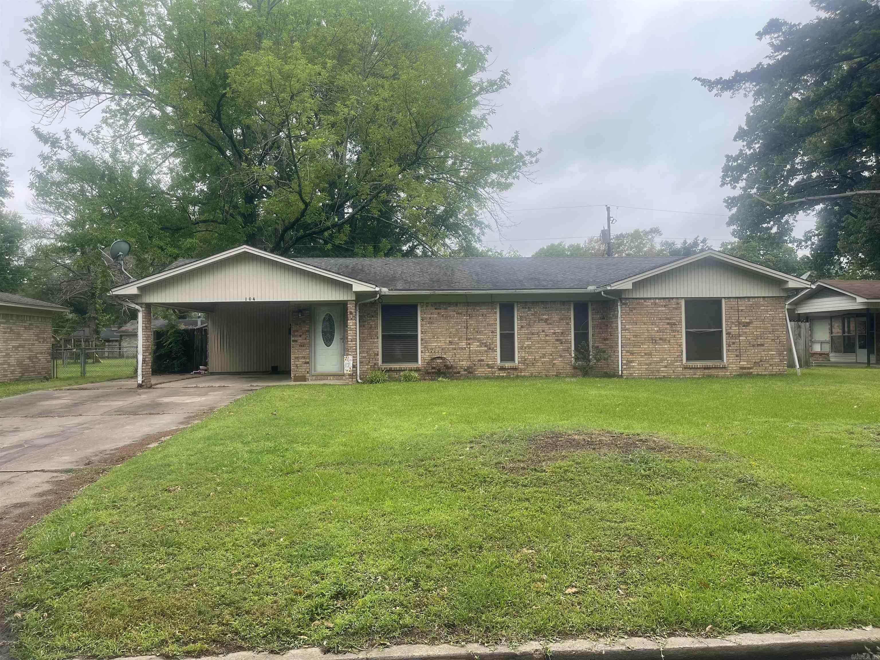 104 S Summitt  Dumas, AR