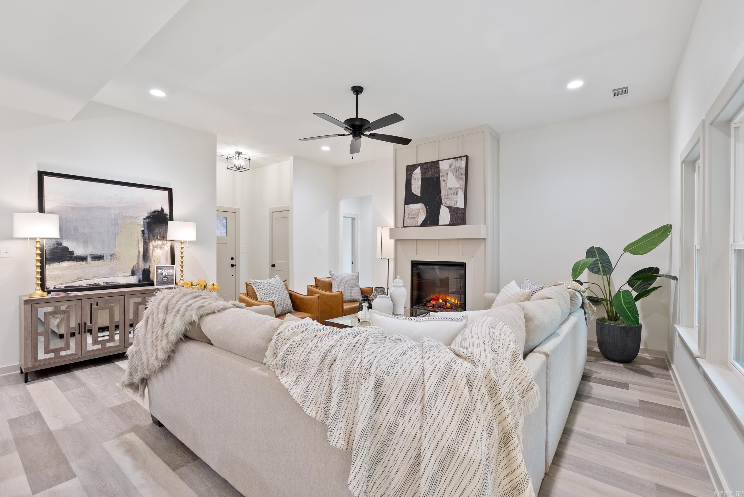 73 Lewis  Greenbrier, AR