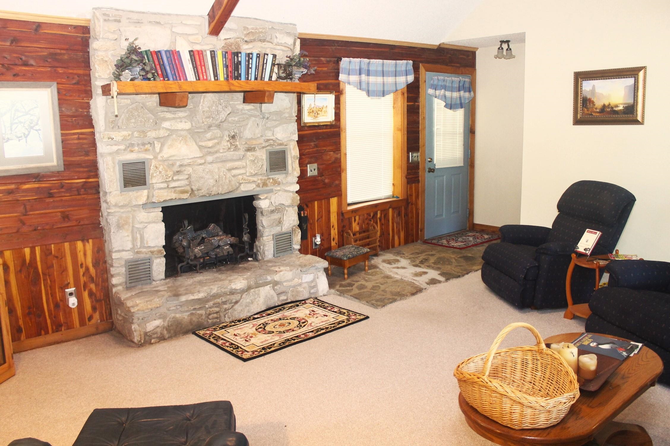 292  Sycamore  Mountain View, AR