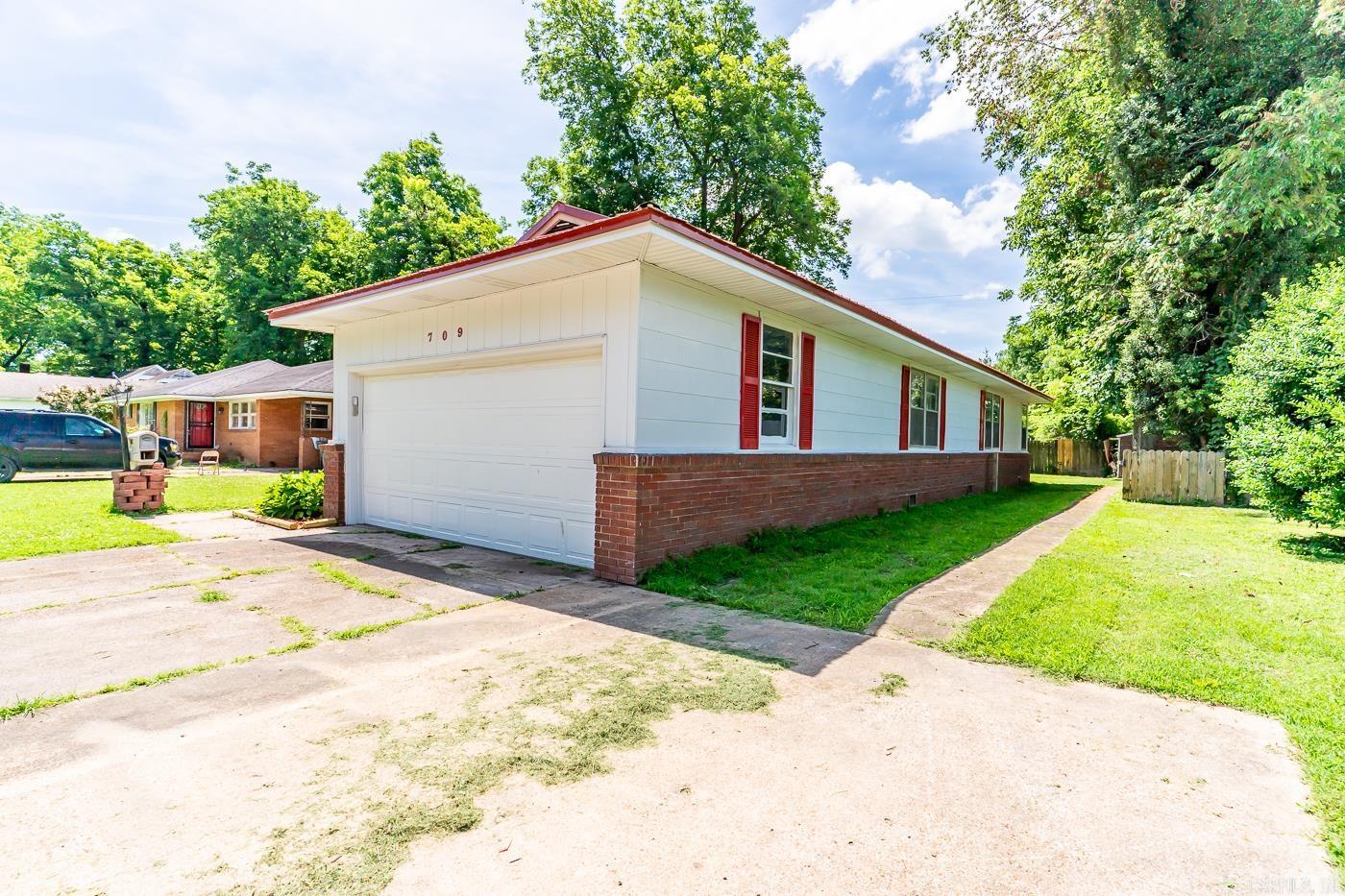 709 E Main  Blytheville, AR