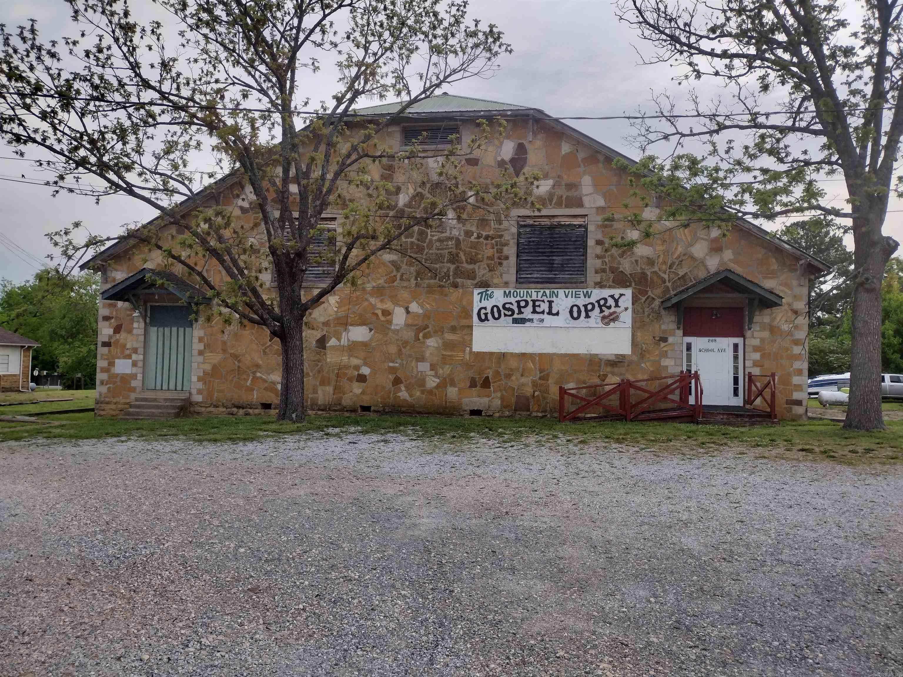 208  School AVe  Mountain View, AR