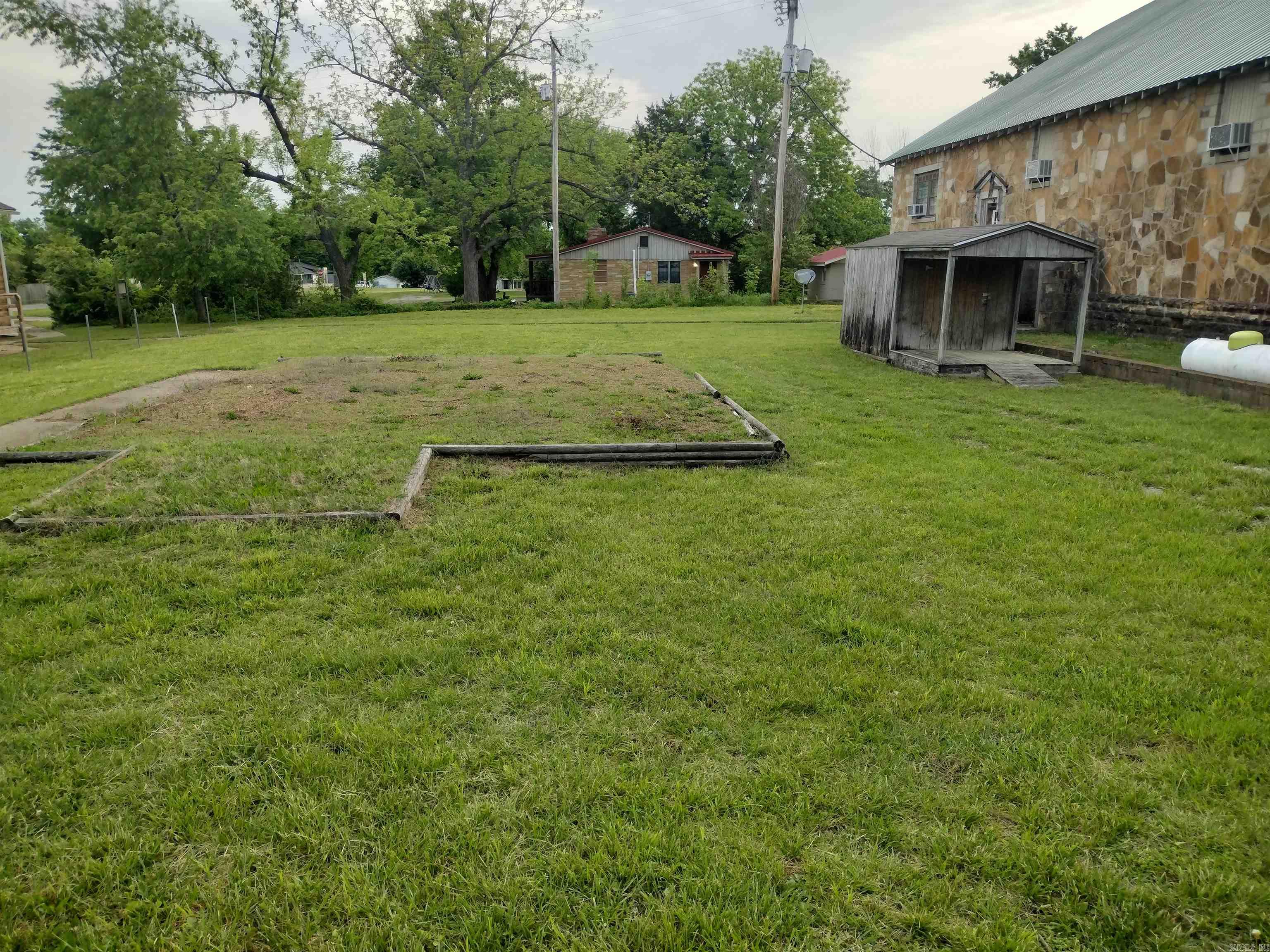 208  School AVe  Mountain View, AR