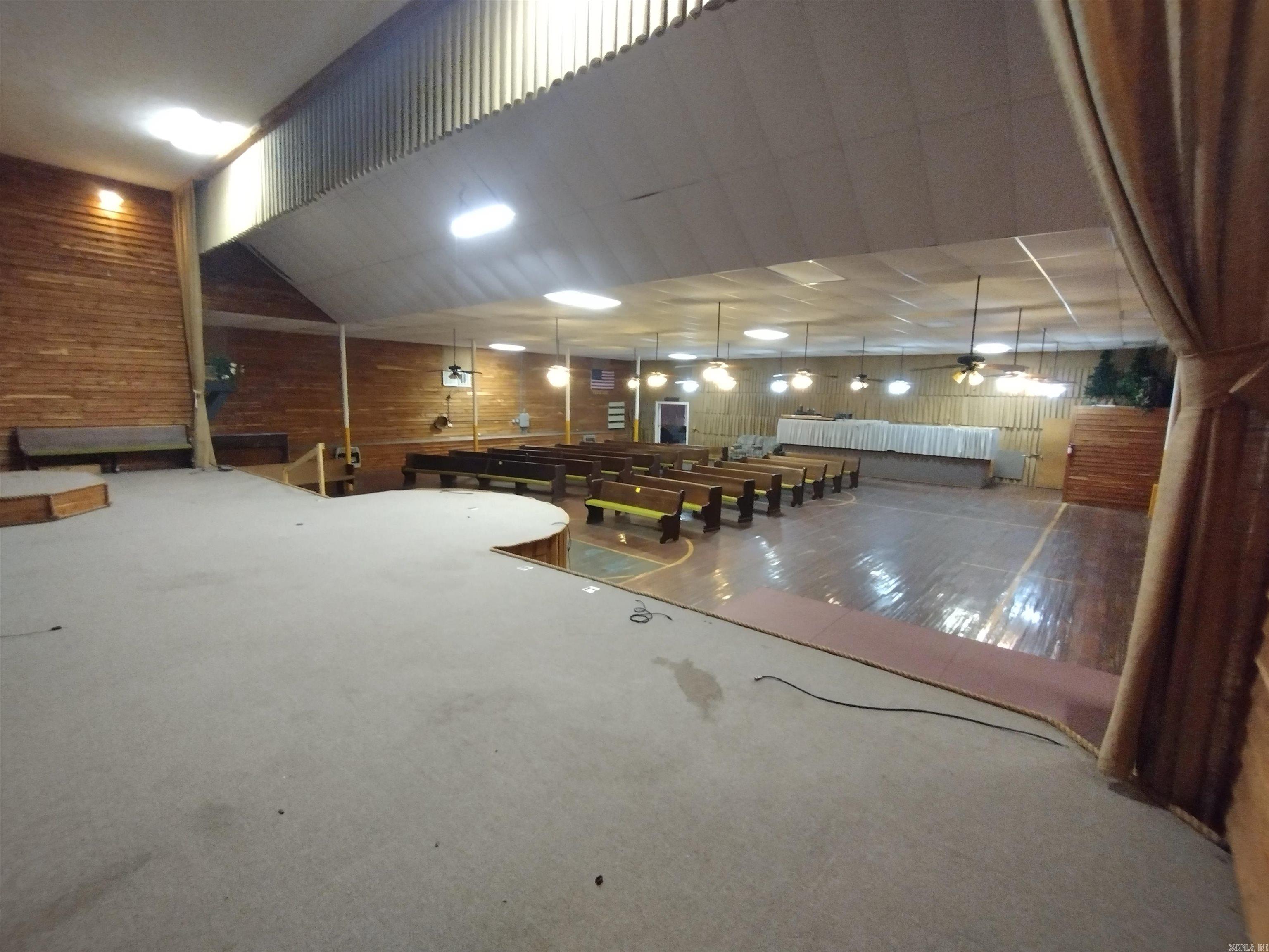 208  School AVe  Mountain View, AR