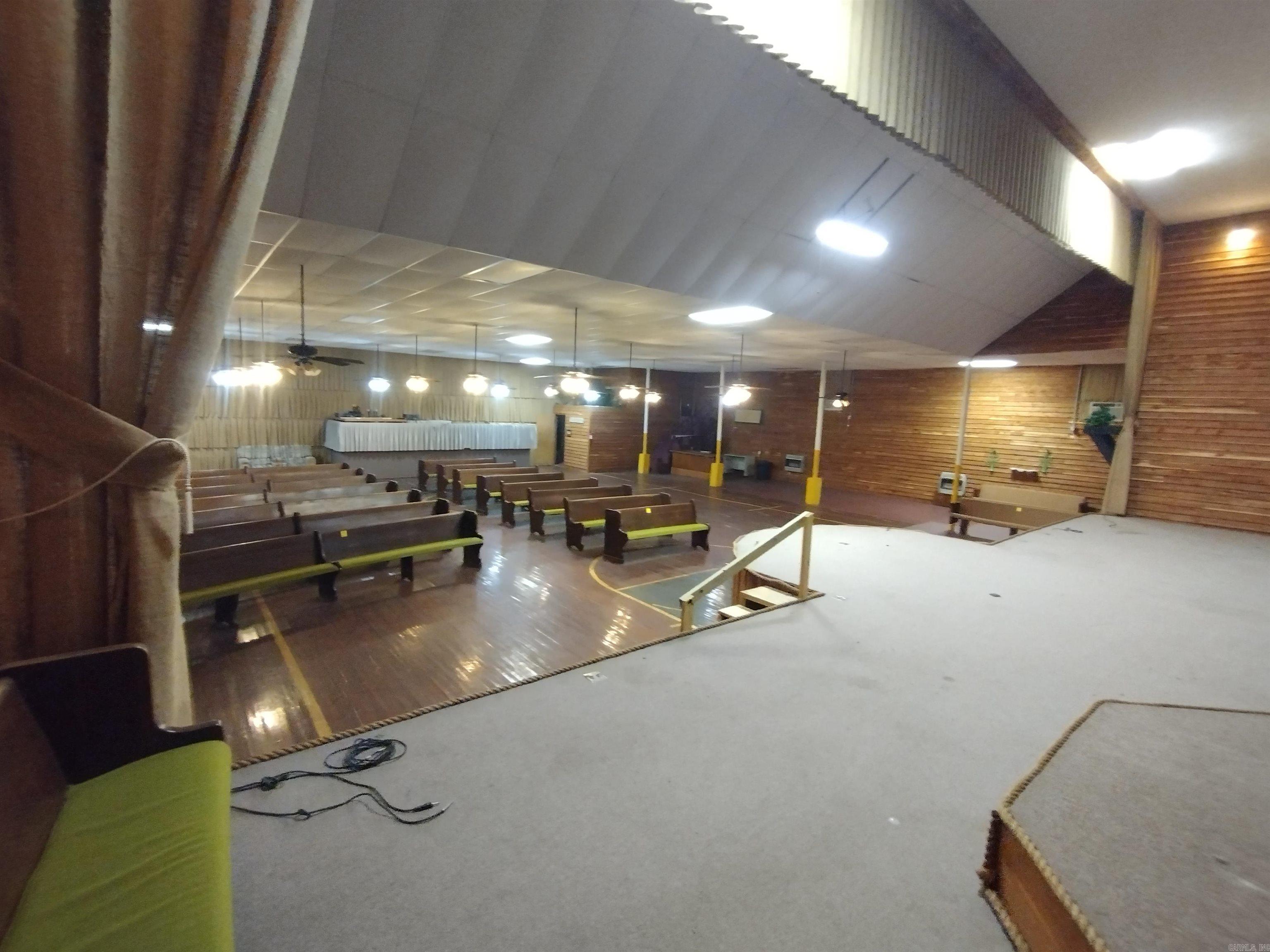208  School AVe  Mountain View, AR