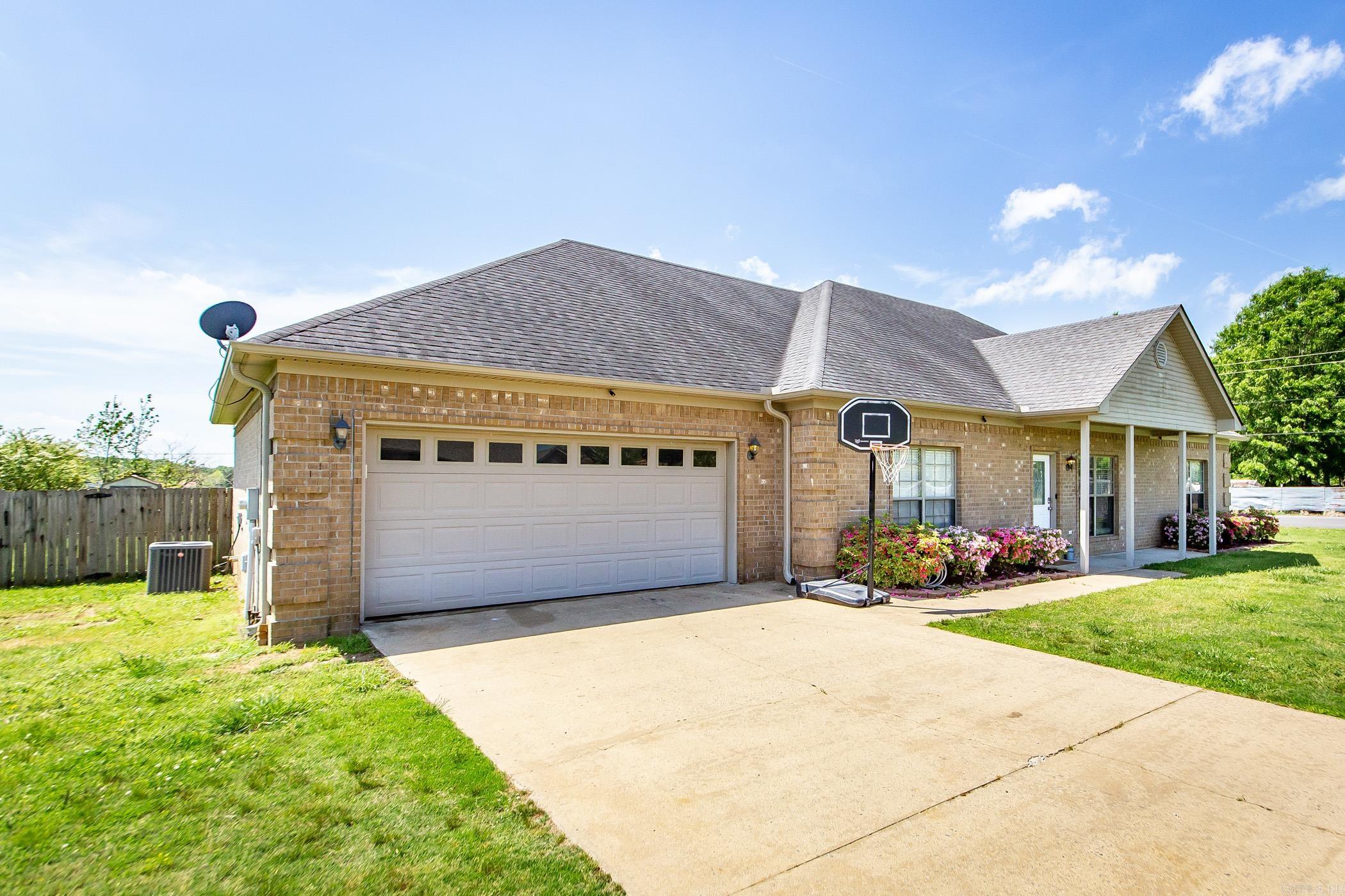 63 Vilsonia Way Vilonia, AR 72173