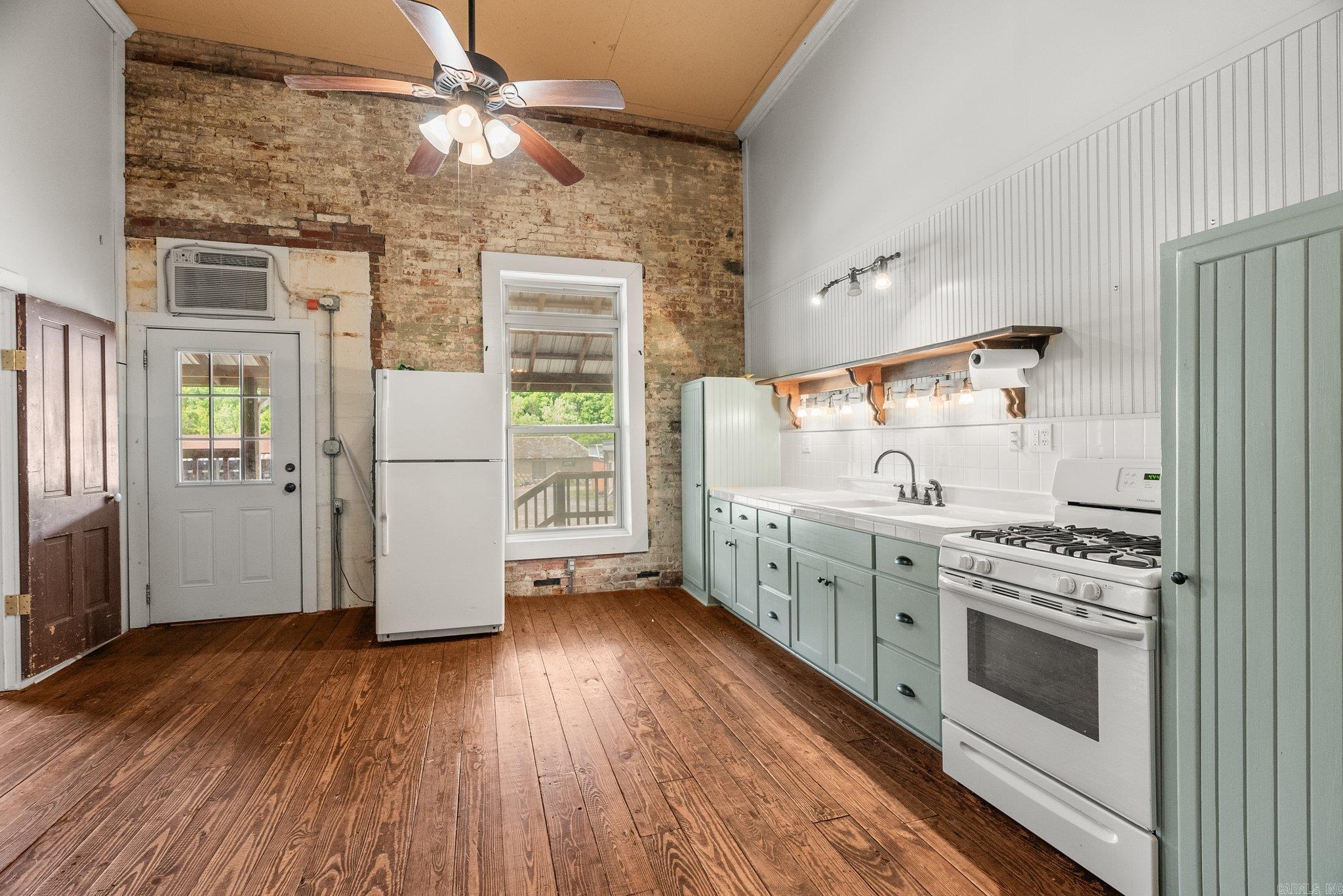 414  Main Street  Leslie, AR
