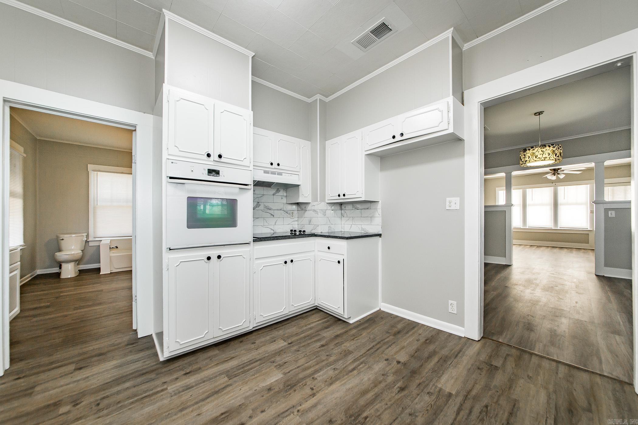 309 NE First  England, AR