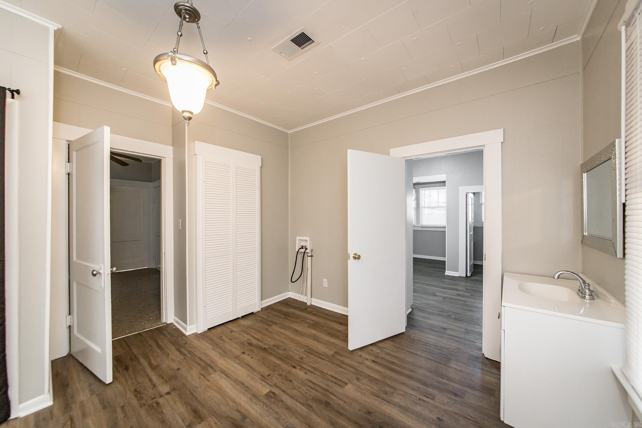 309 NE First  England, AR