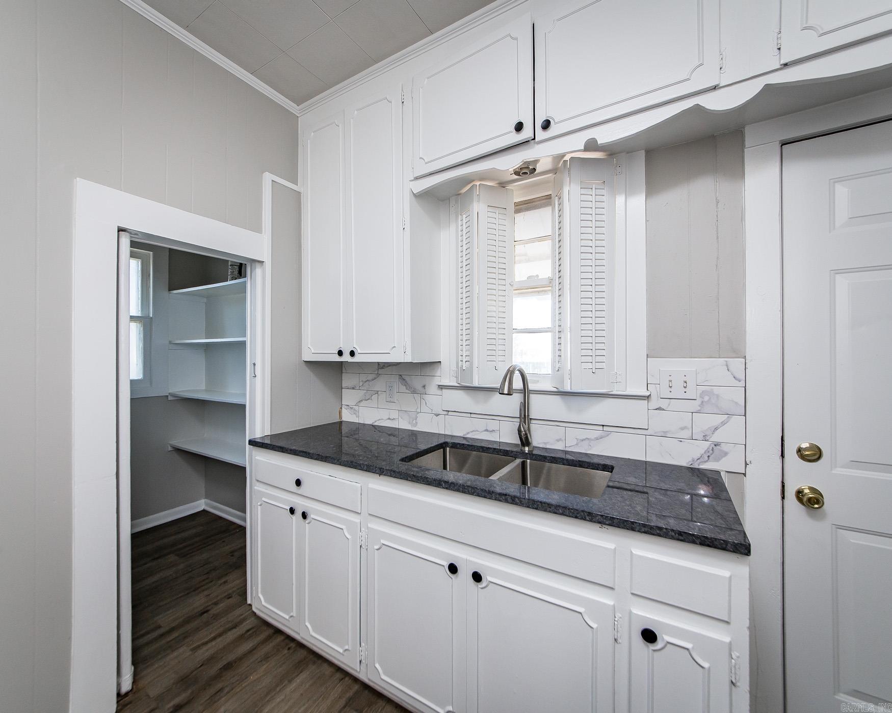 309 NE First  England, AR