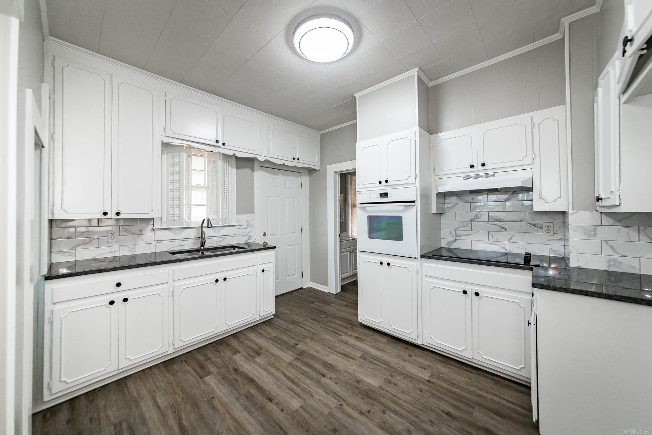 309 NE First  England, AR