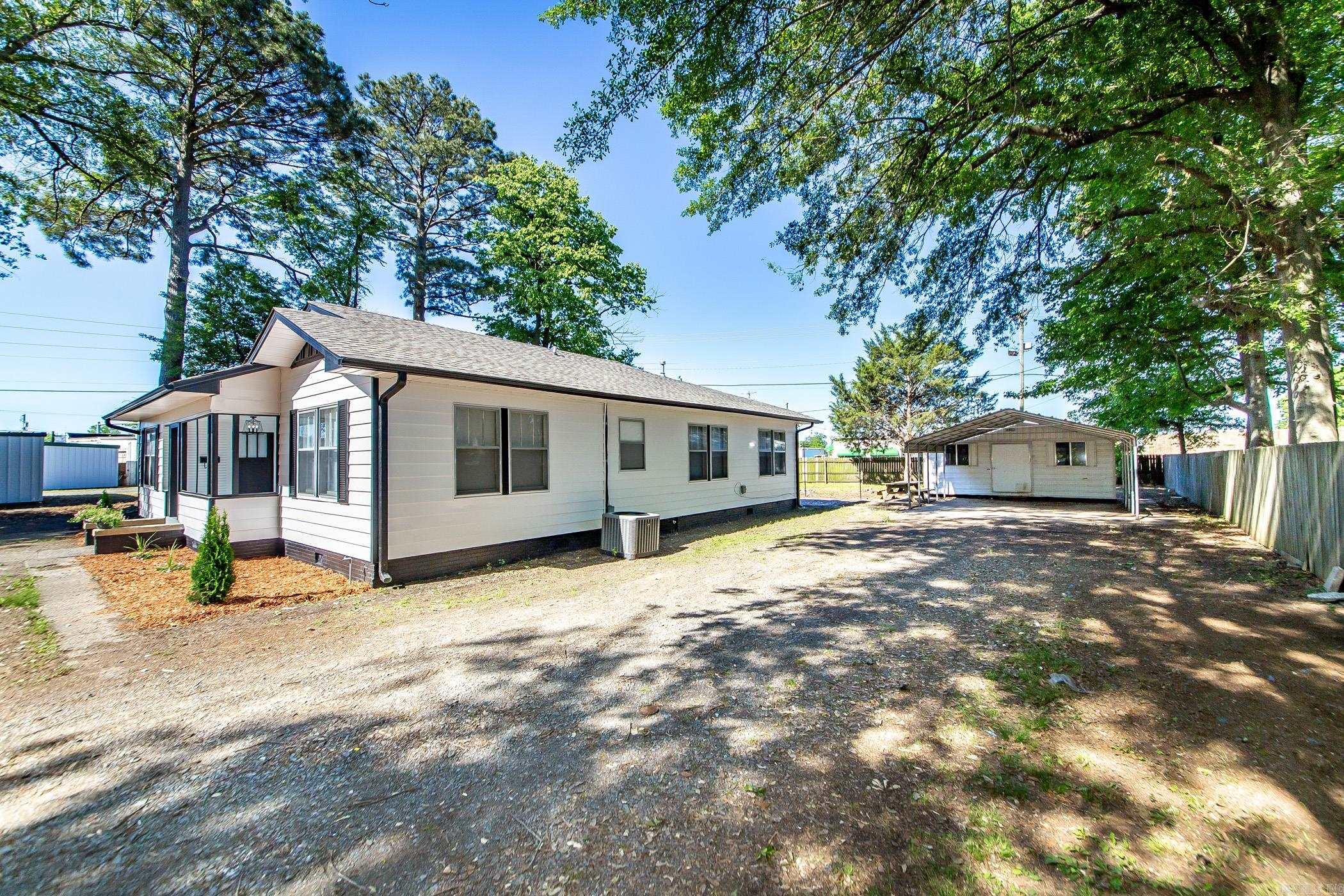 309 NE First  England, AR