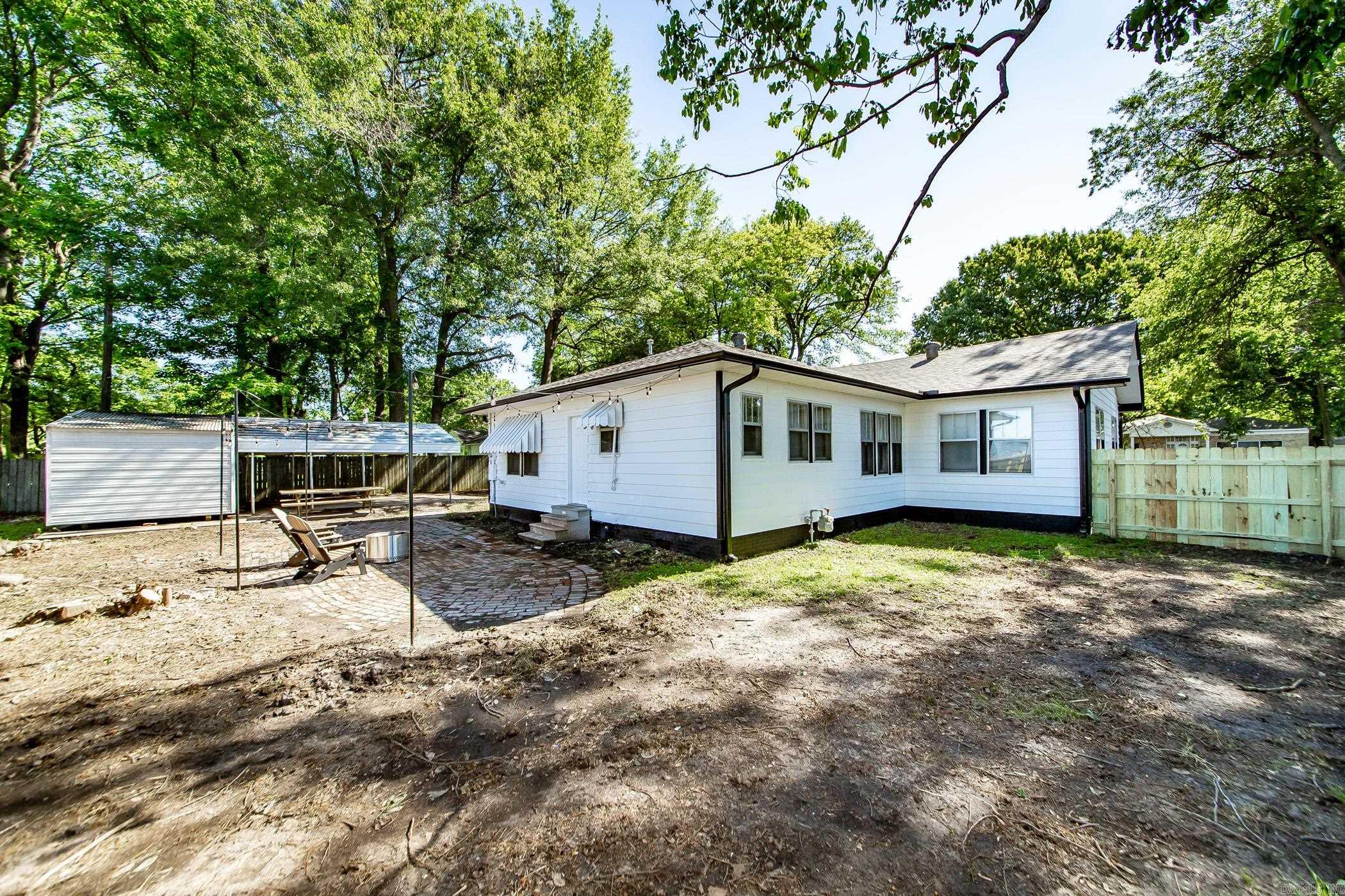 309 NE First  England, AR