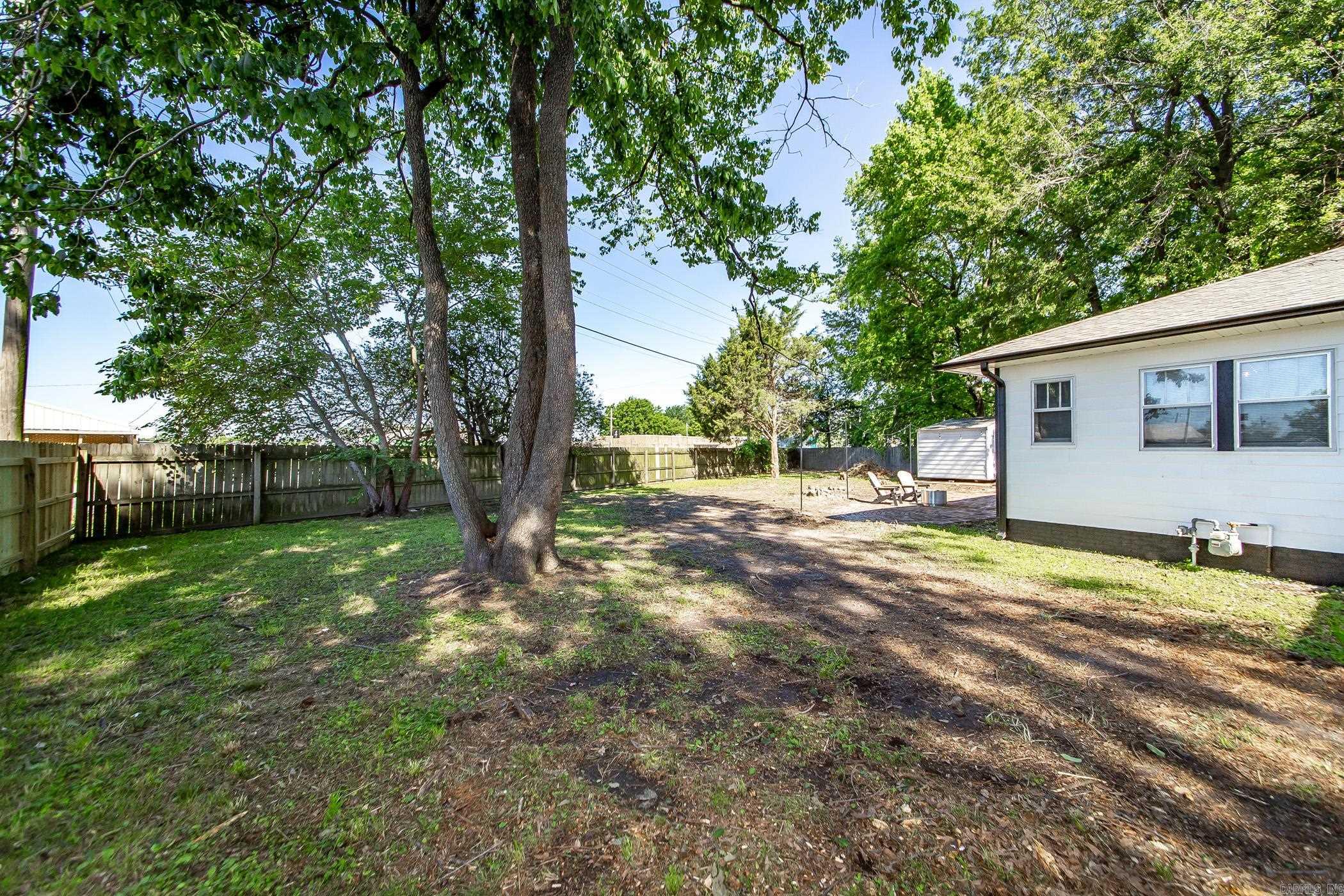 309 NE First  England, AR