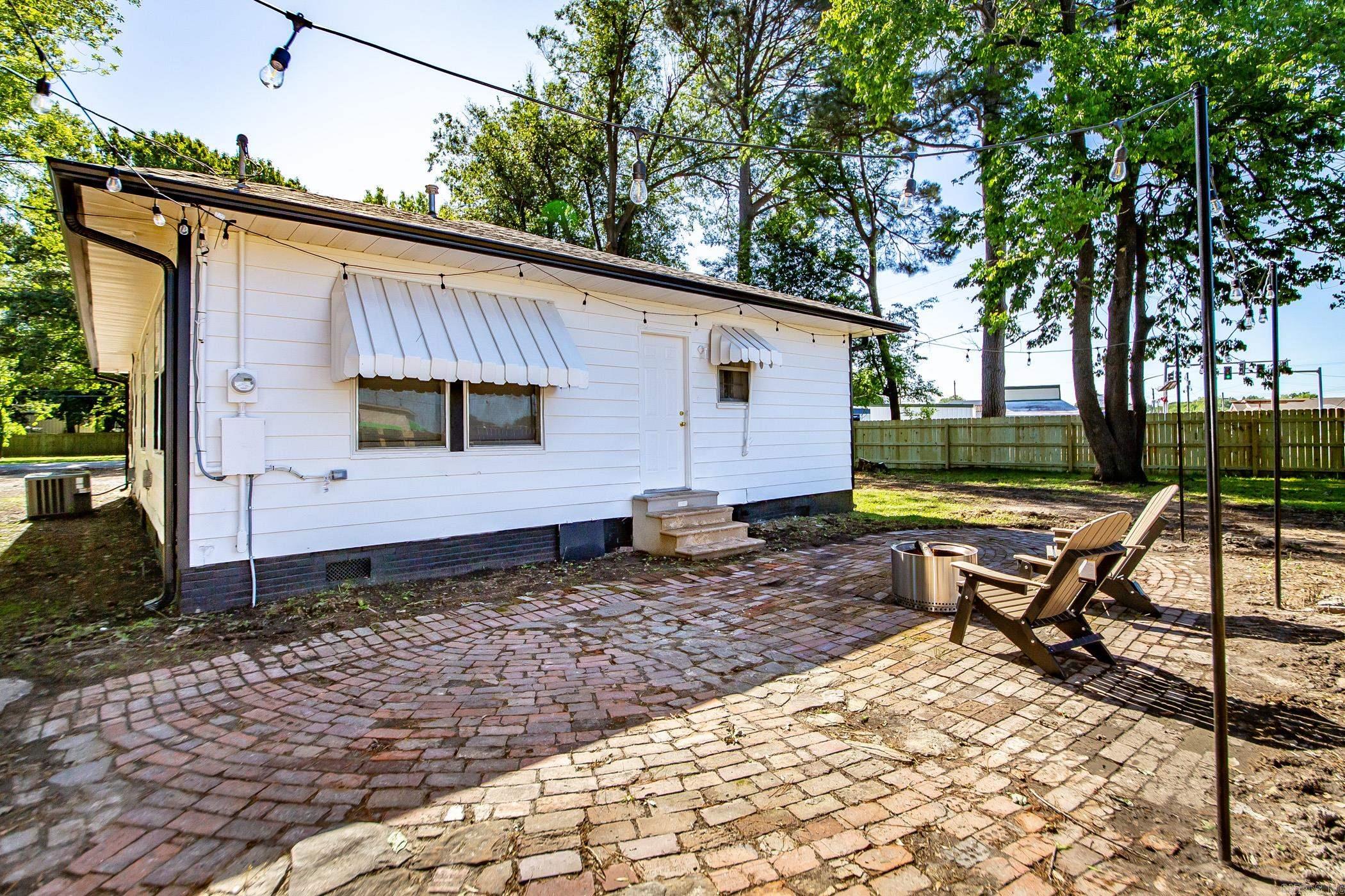 309 NE First  England, AR