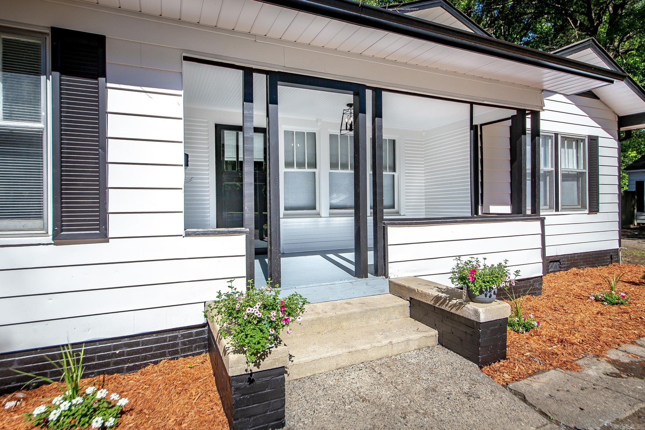 309 NE First  England, AR