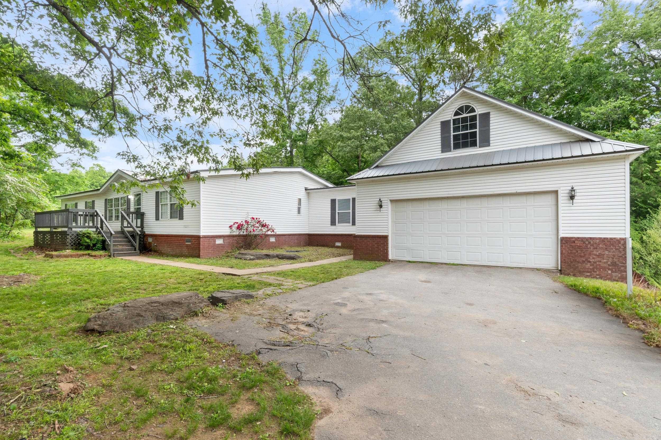 1121 Highway 31  Romance, AR