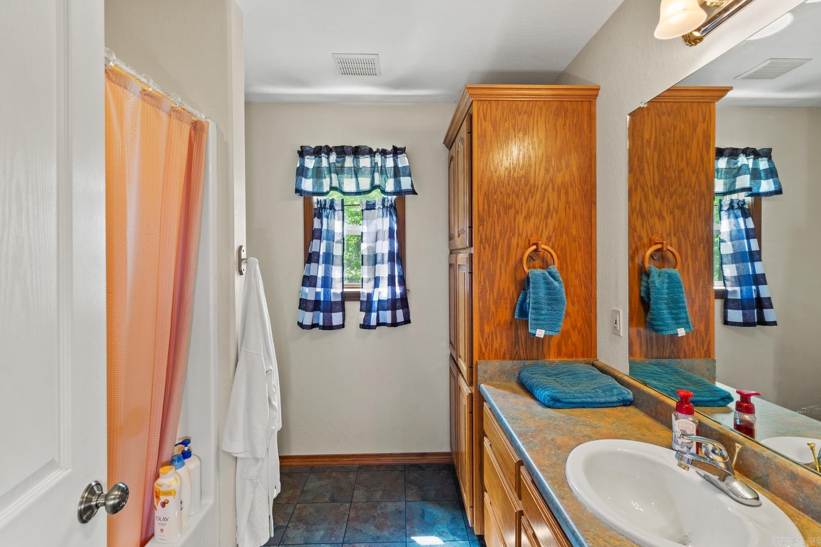 802  Polk Road 76 E  Mena, AR