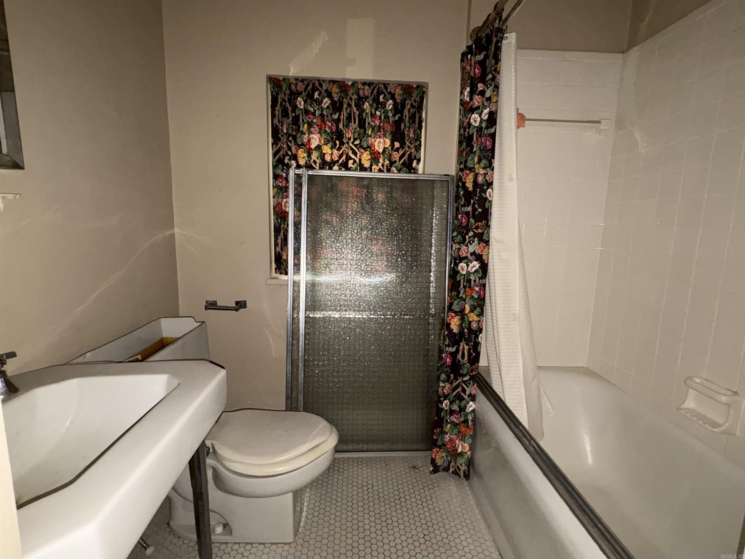 5015 E Crestwood  Little Rock, AR