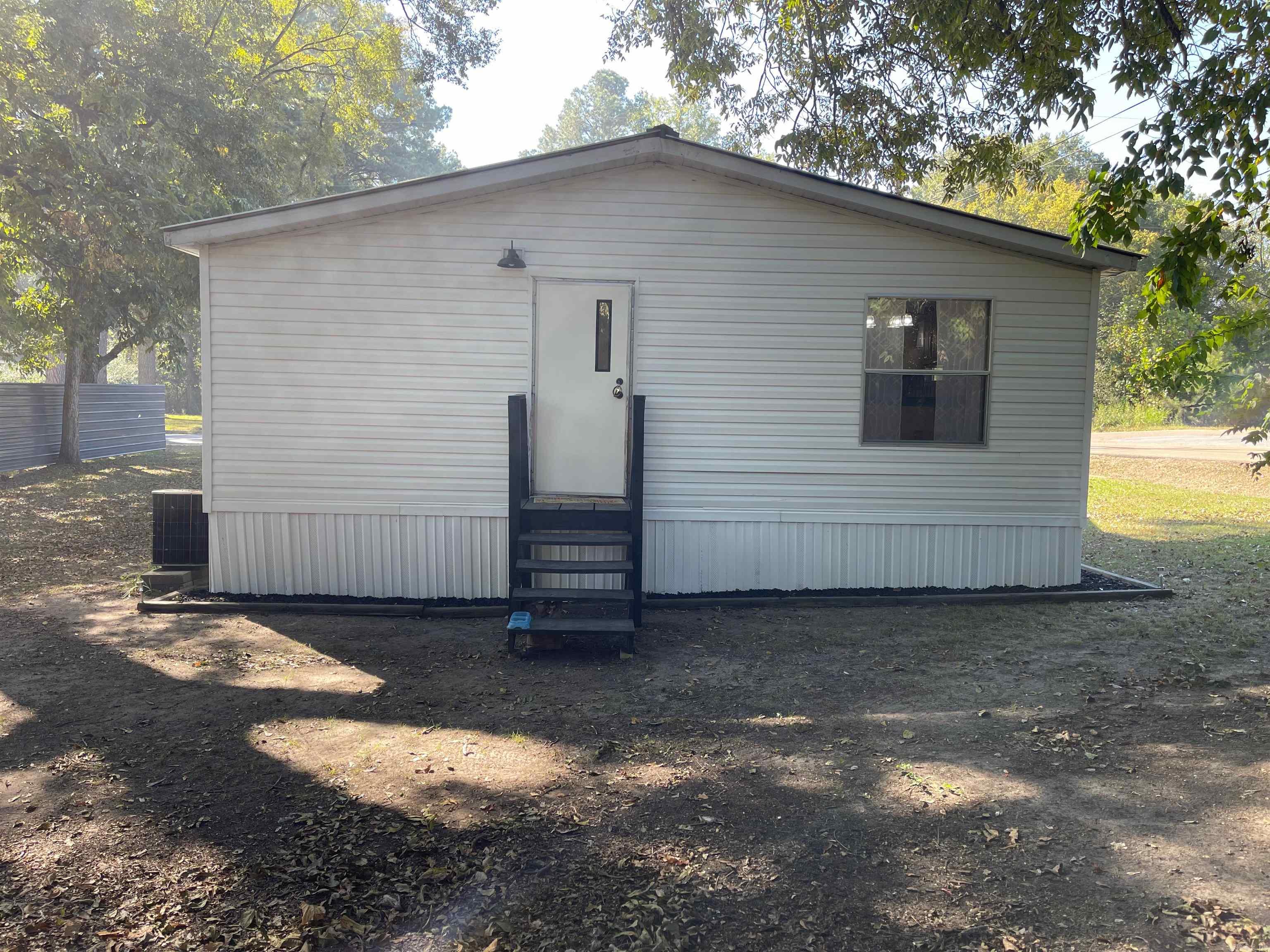 301 E Shelton  Monticello, AR
