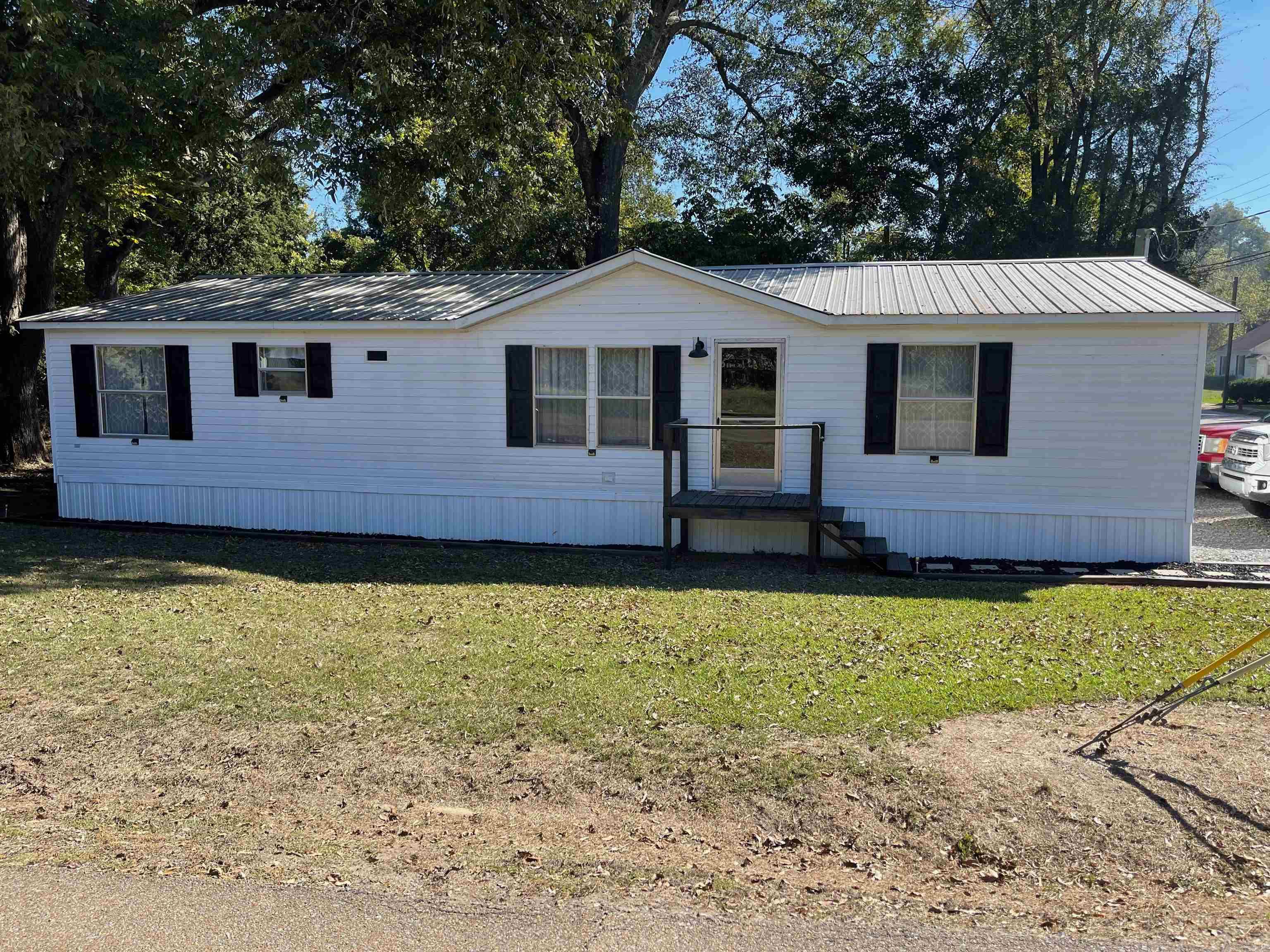 301 E Shelton  Monticello, AR