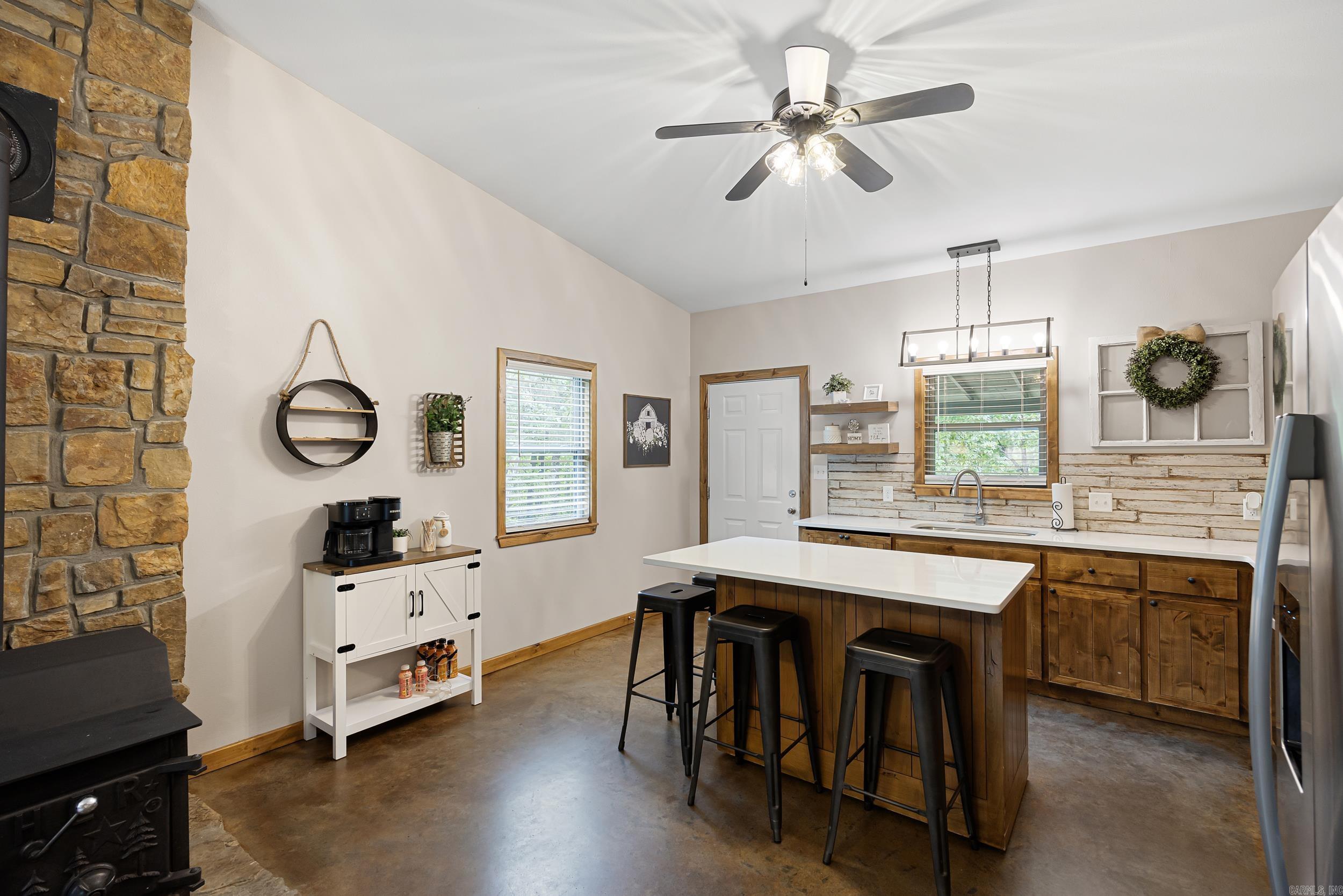 725 County Rd 2700 London, AR 72847