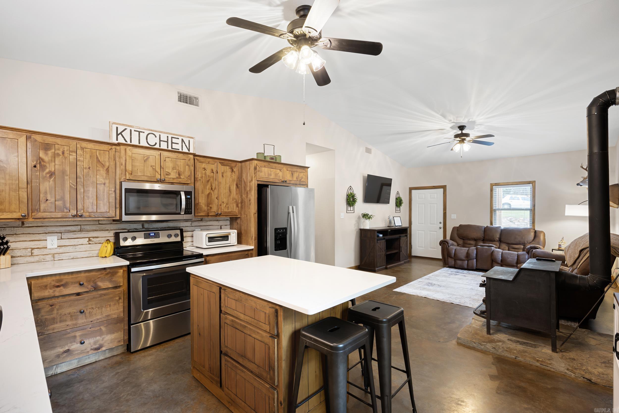 725 County Rd 2700 London, AR 72847