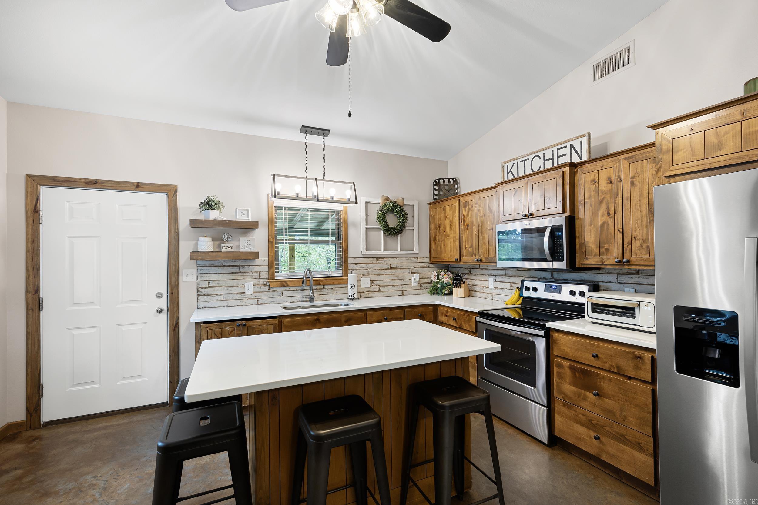 725 County Rd 2700 London, AR 72847