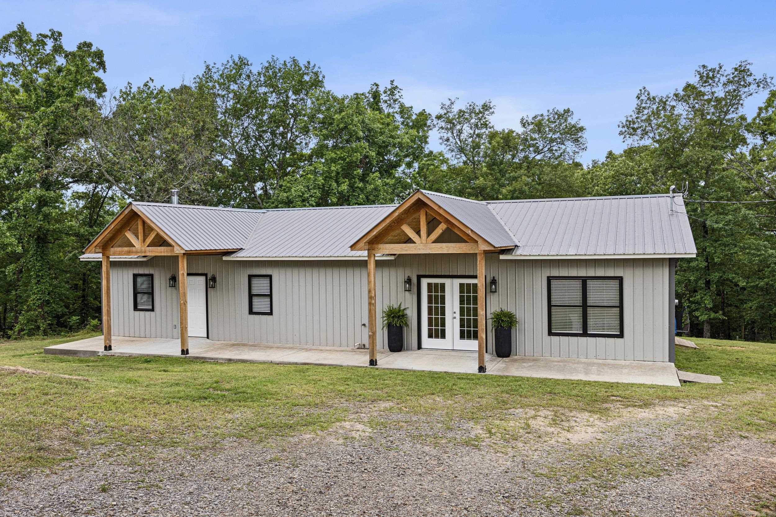 725 County Rd 2700 London, AR 72847