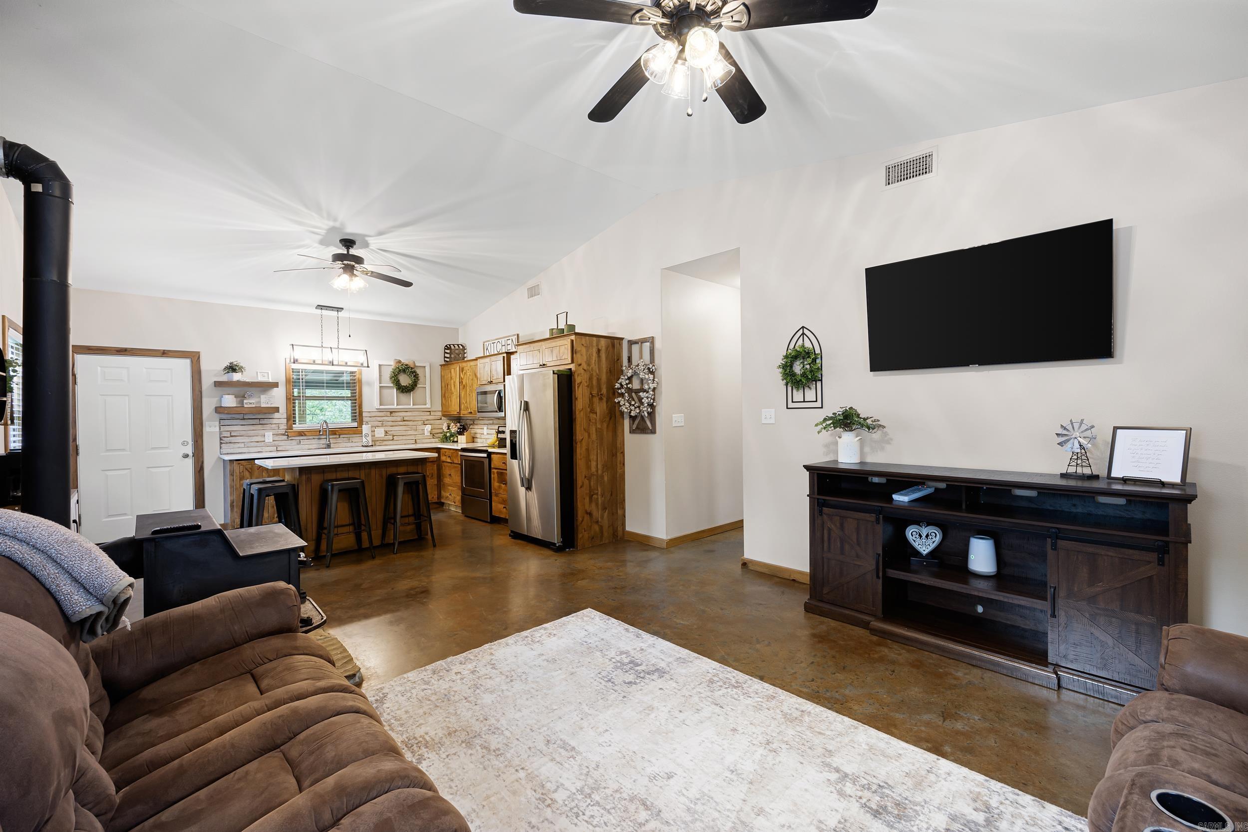 725 County Rd 2700 London, AR 72847