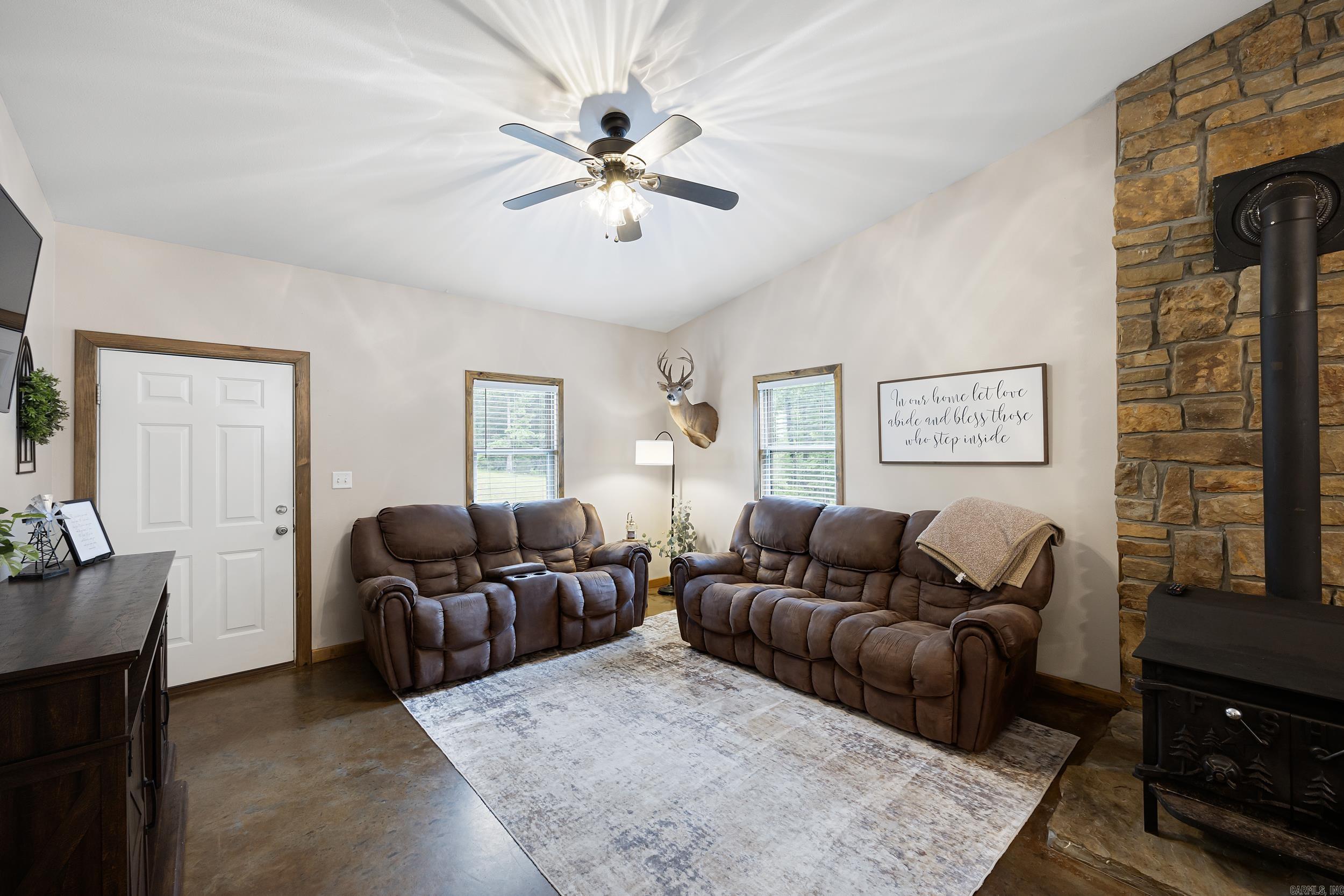 725 County Rd 2700 London, AR 72847