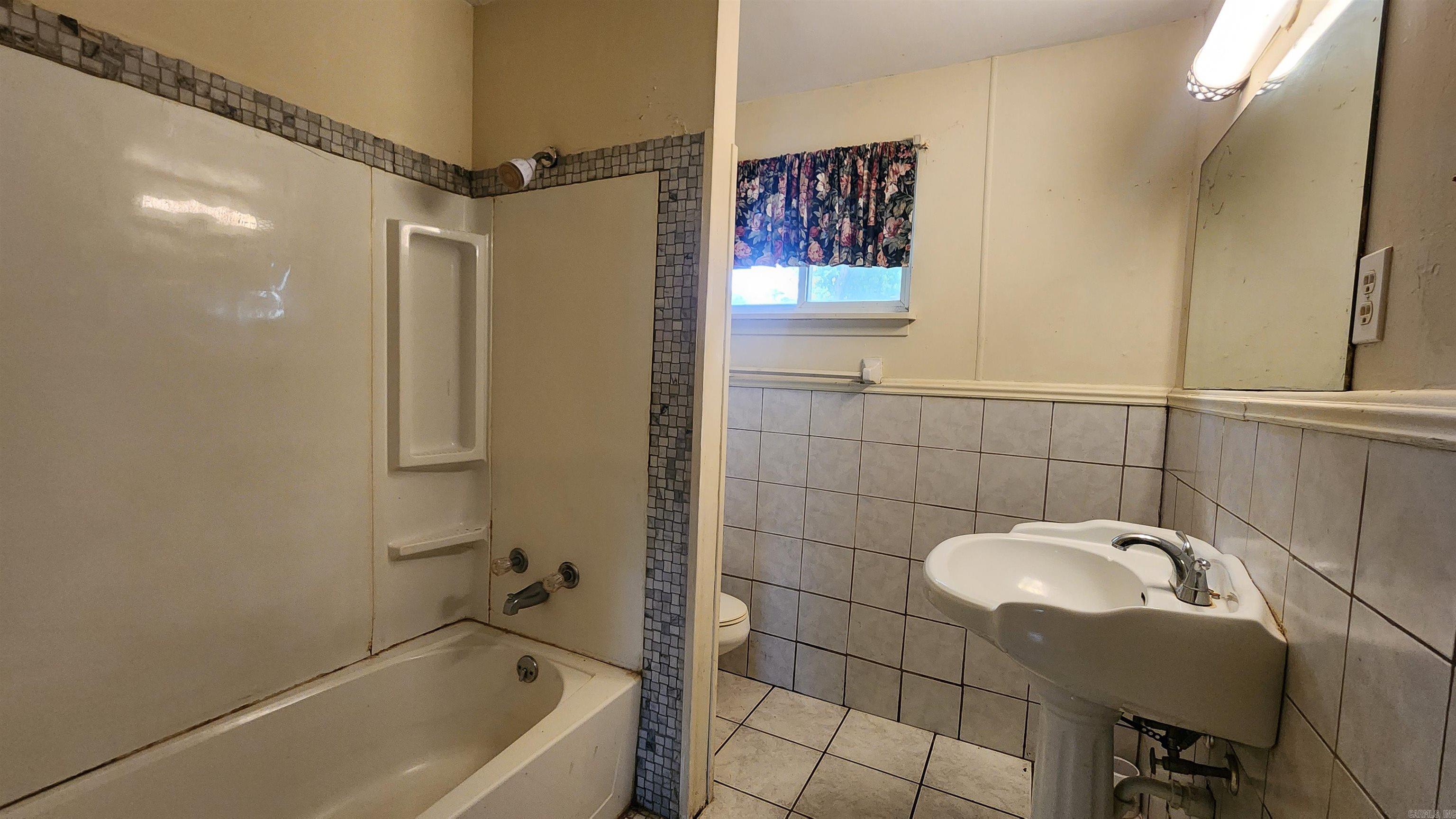1108  Bloomfield  Pine Bluff, AR