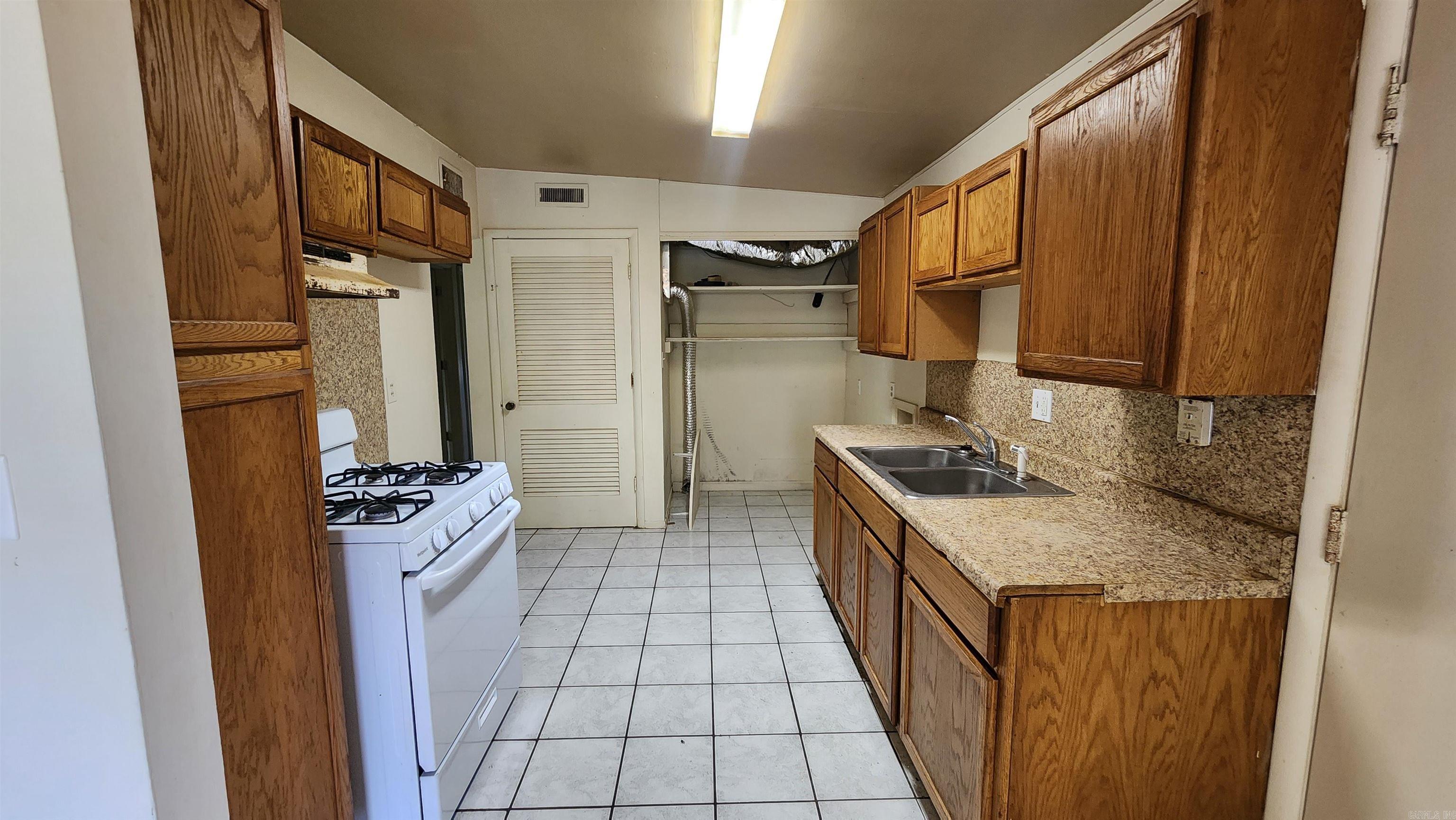 1108  Bloomfield  Pine Bluff, AR