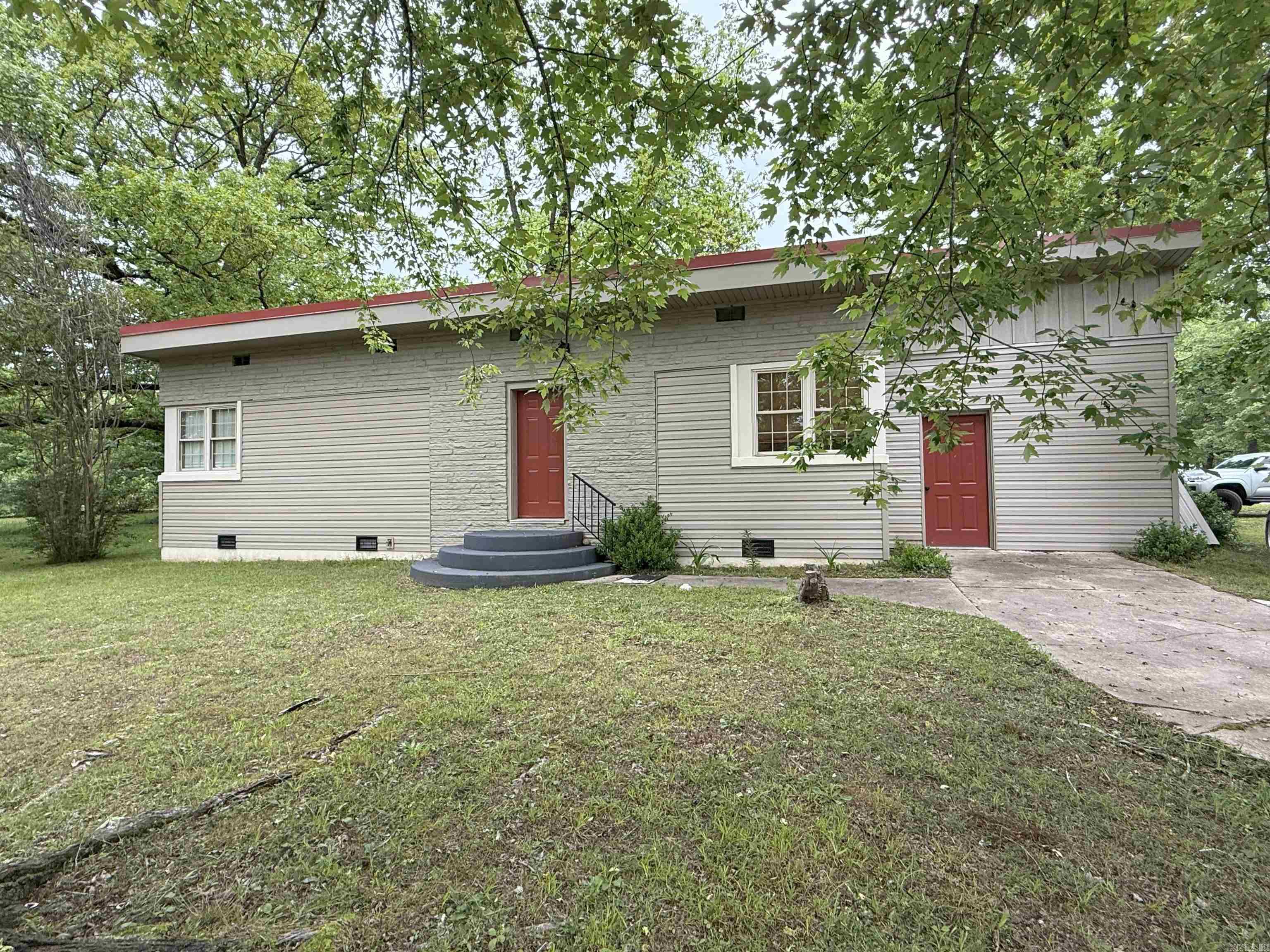 601 Clarence Street Mountain View, AR 72560