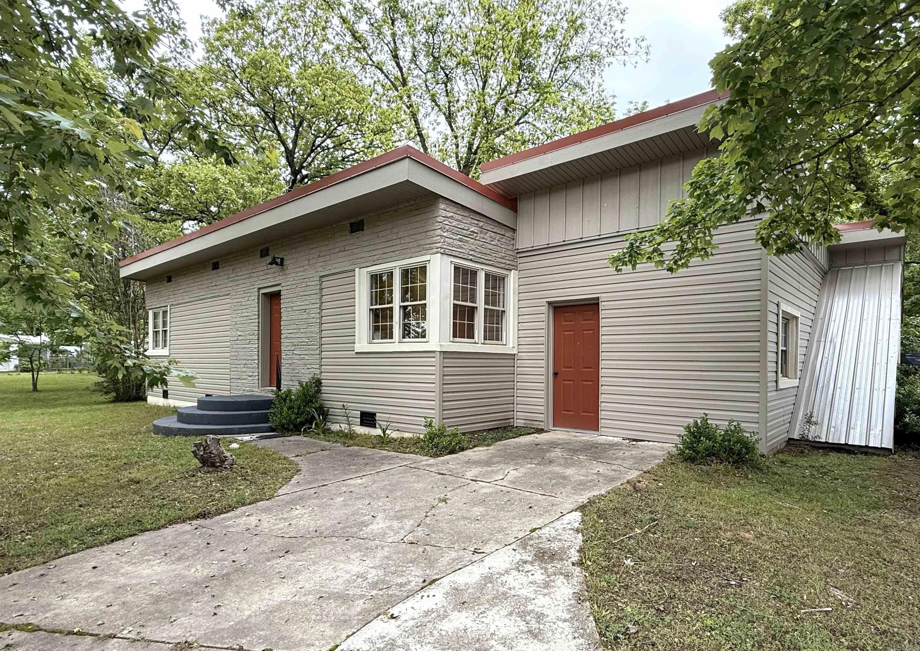 601 Clarence Street Mountain View, AR 72560