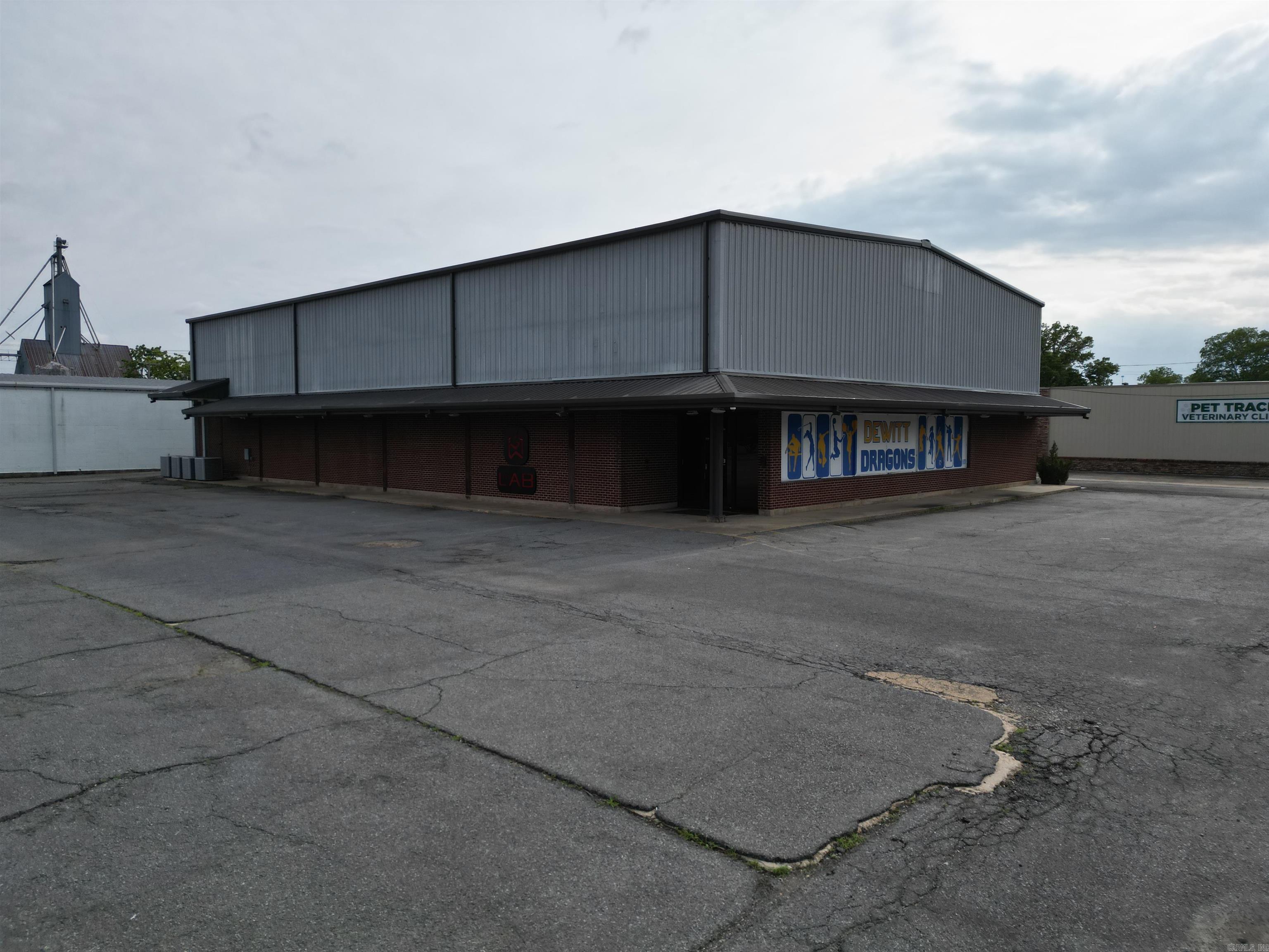 204 S Main  DeWitt, AR