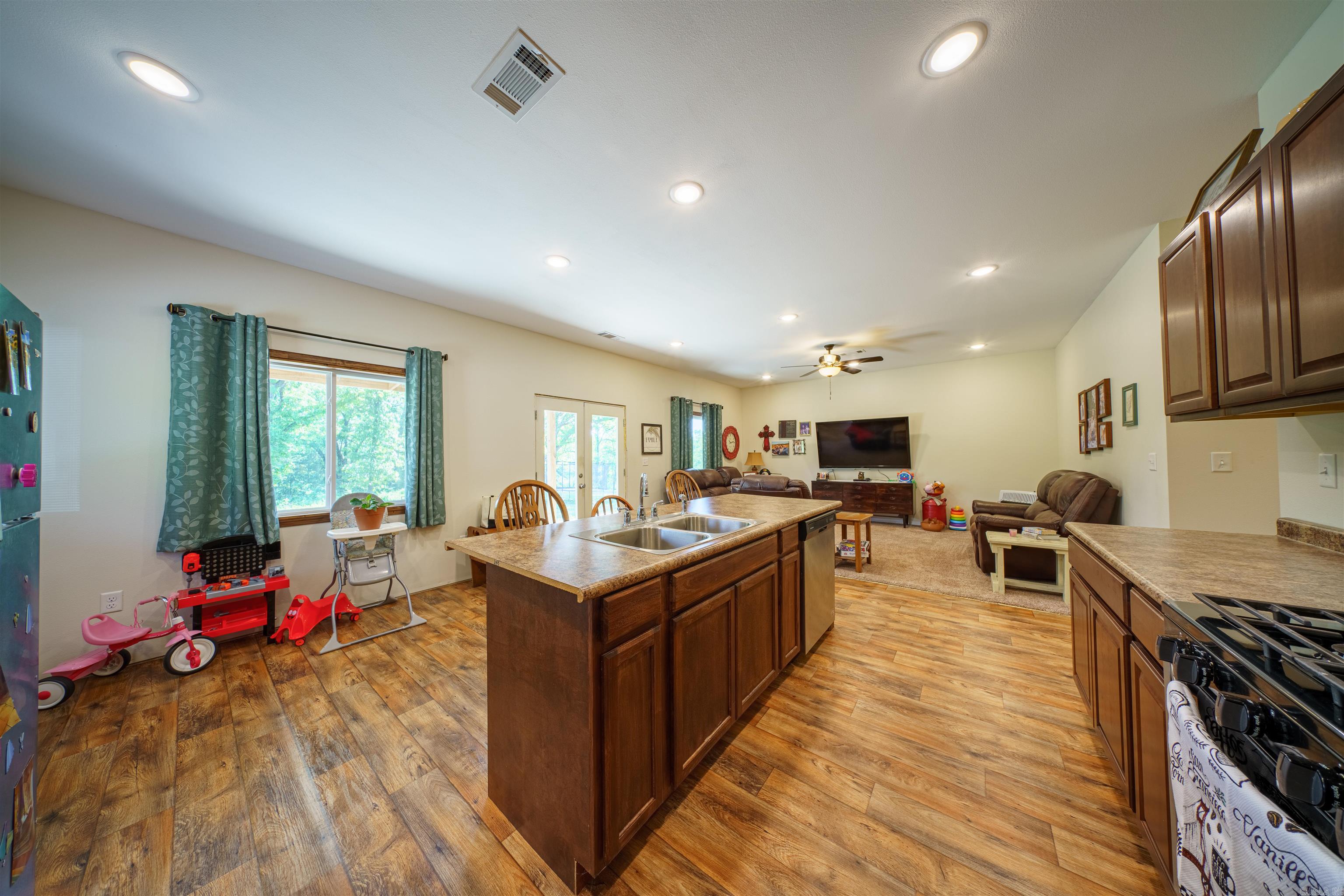 958  AR Hwy. 167  Cave City, AR