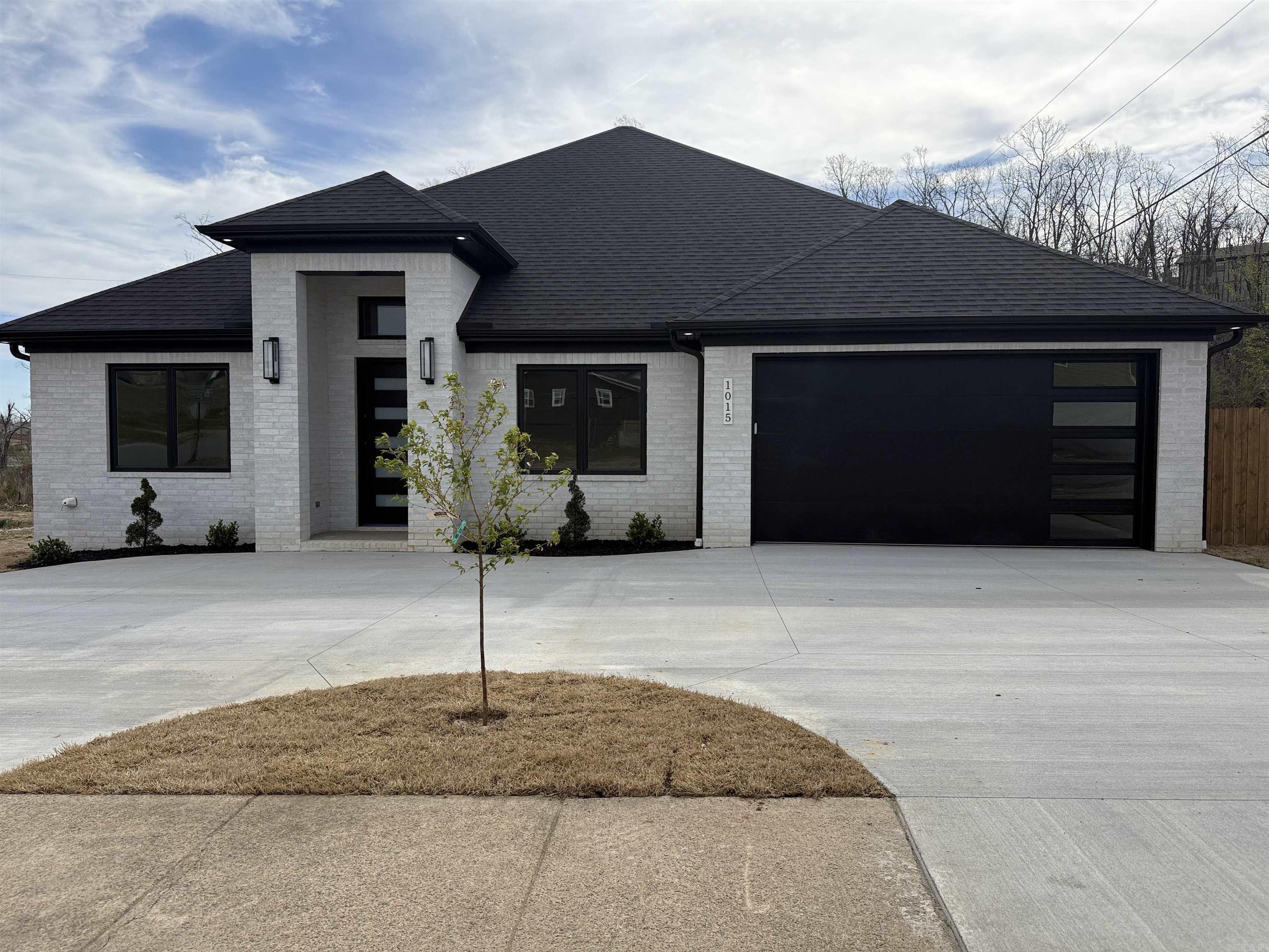 1015 N SHACKLEFORD RD  Little Rock, AR