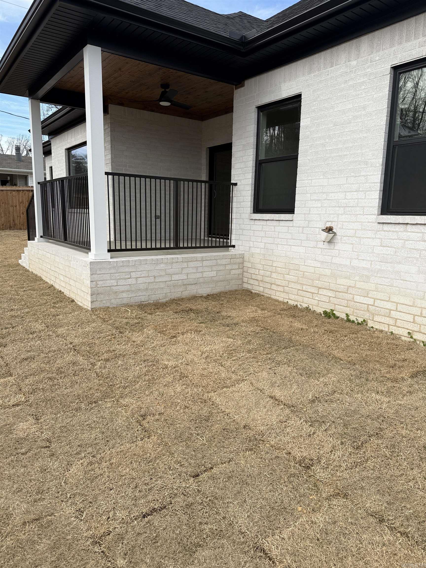 1015 N SHACKLEFORD RD  Little Rock, AR