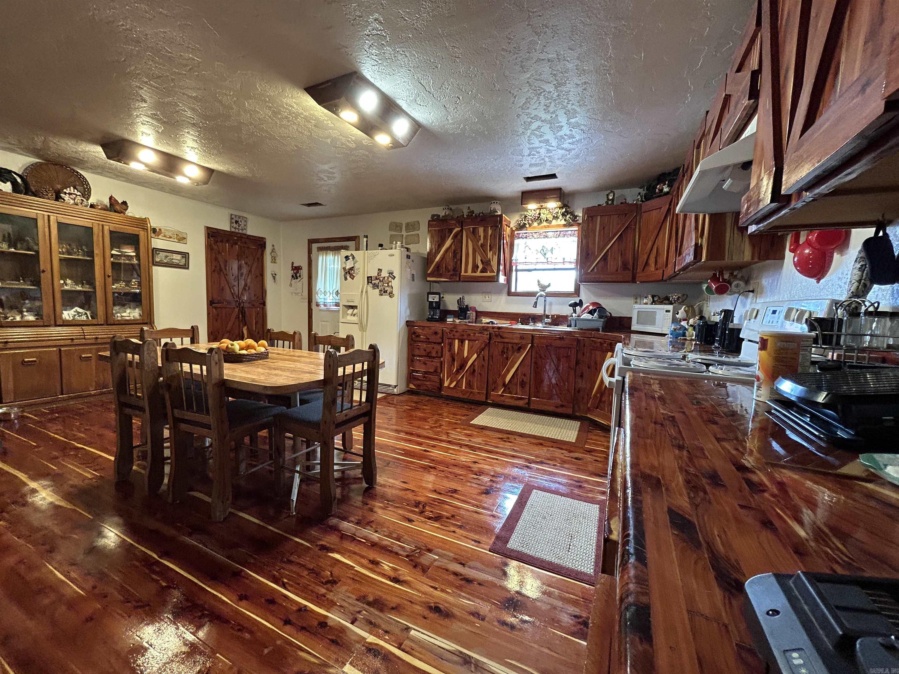 2525  Mountain Park  Shirley, AR