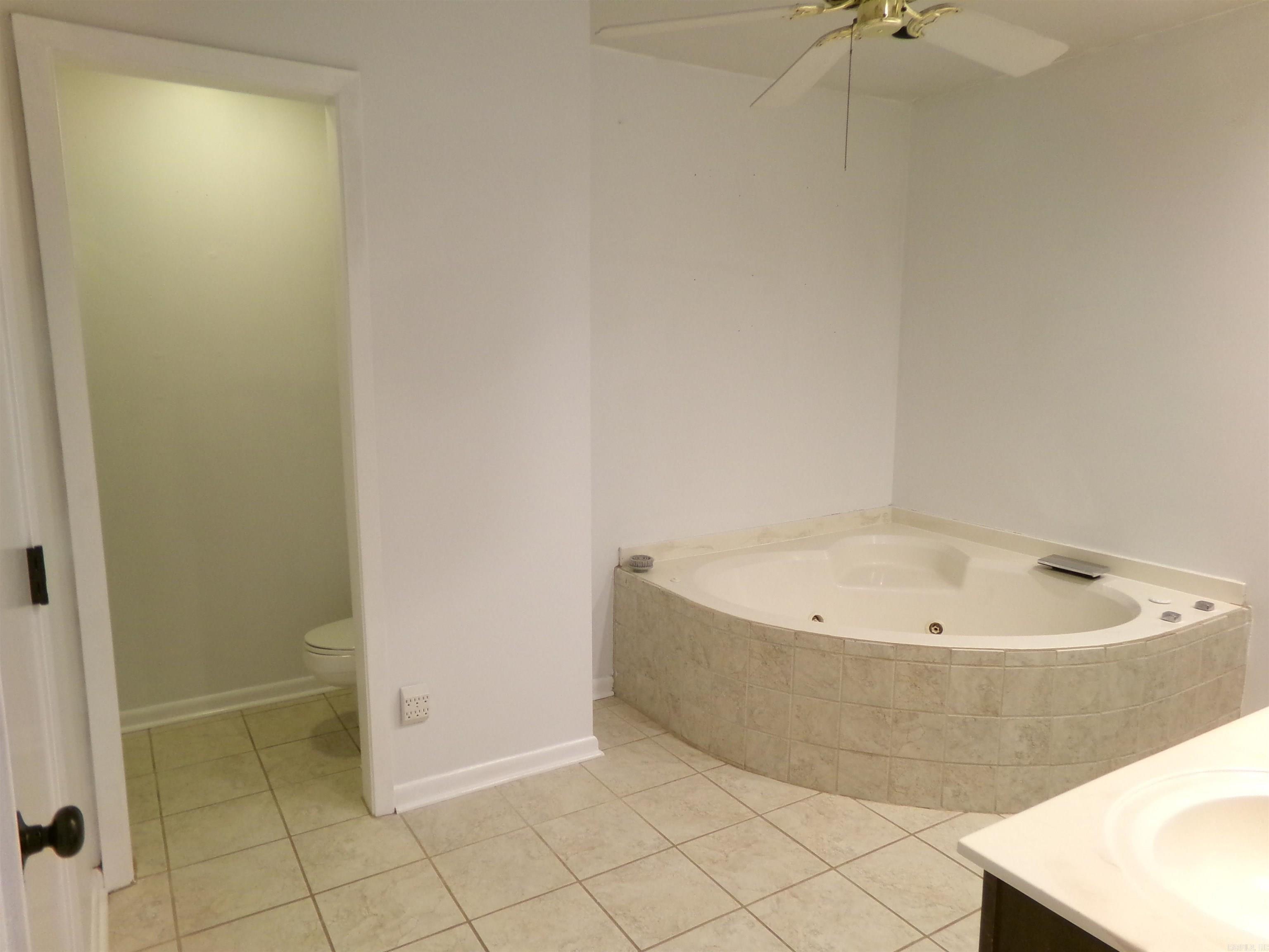 14301 Ridgewood Little Rock, AR 72211-4508